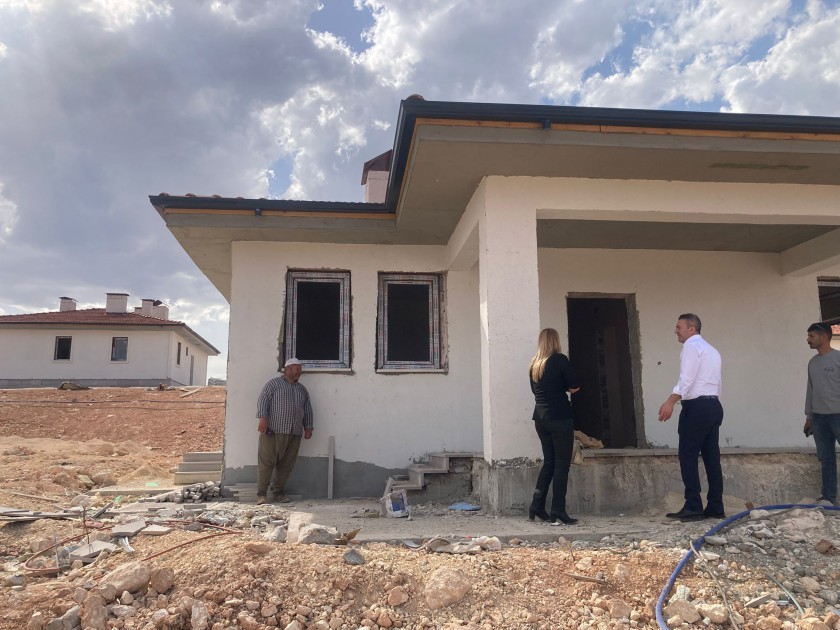 Yavuzeli ilçesinde yapılan betonarme ve çelik deprem konutlarına İl müdürümüz ve teknik heyet tarafından saha denetimleri yapılmıştır