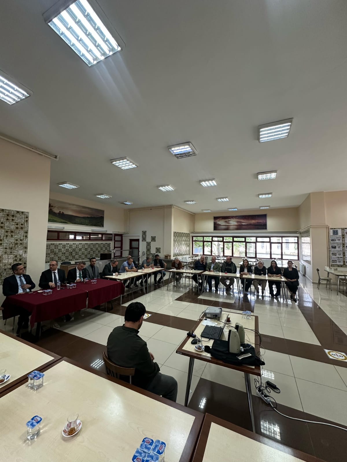 Zorunlu Depozito Yönetim Sistemi Uygulamaları kapsamında Türkiye Çevre Ajansı Başkan Yardımcısı Dr.Zübeyir DEDEOĞLU tarafından bilgilendirme yapılmıştır.