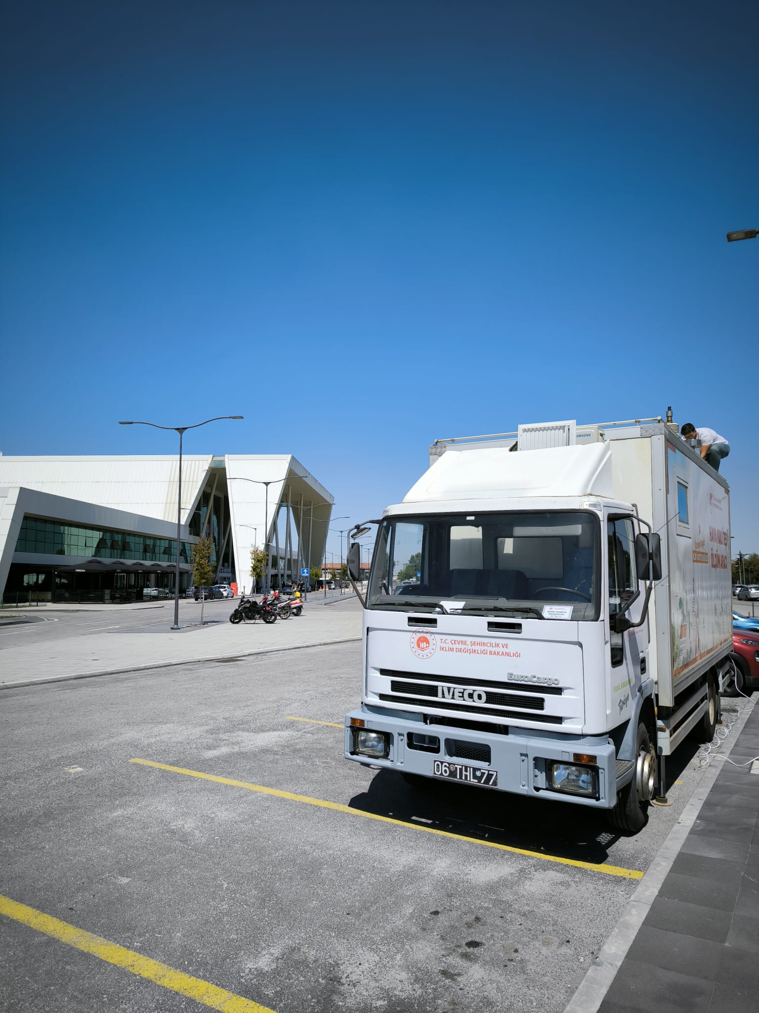 Seyyar Hava Kalitesi Ölçüm Aracı Selçuklu YHT Garı Otoparkında Ölçümlerine Başlamıştır