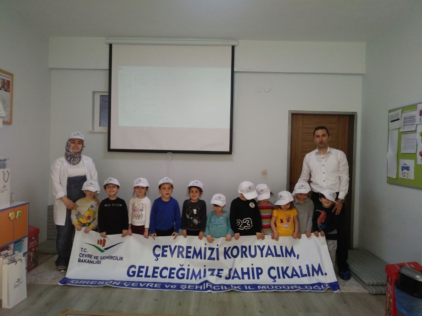 MİNİK ÇEVRE GÖREVLİLERİ İŞ BAŞINDA