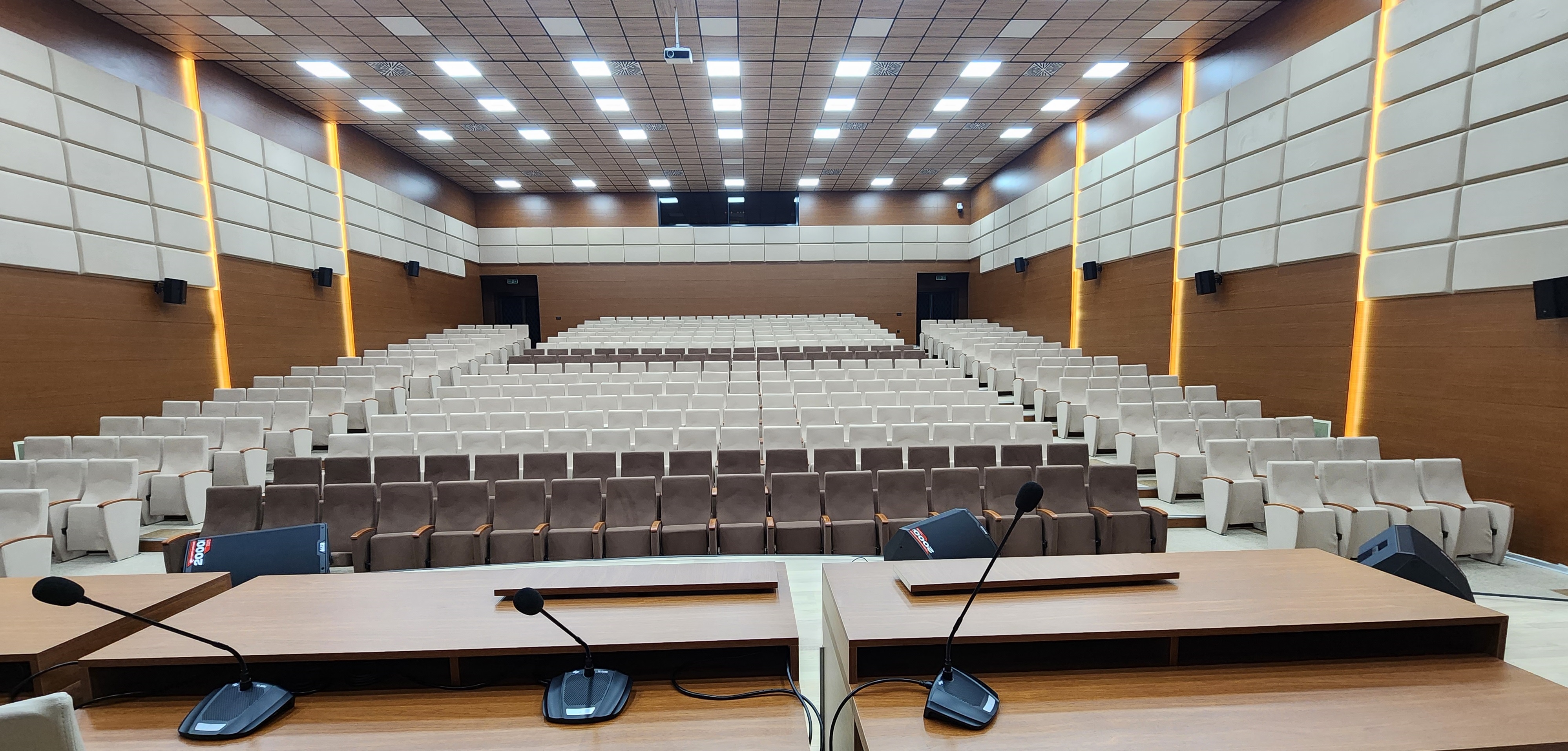Valimiz Sayın Enver ÜNLÜ Hizmet Binamızda Yapımı Tamamlanmak Üzere Olan Çotanak Konferans Salonunda İncelemelerde Bulundu
