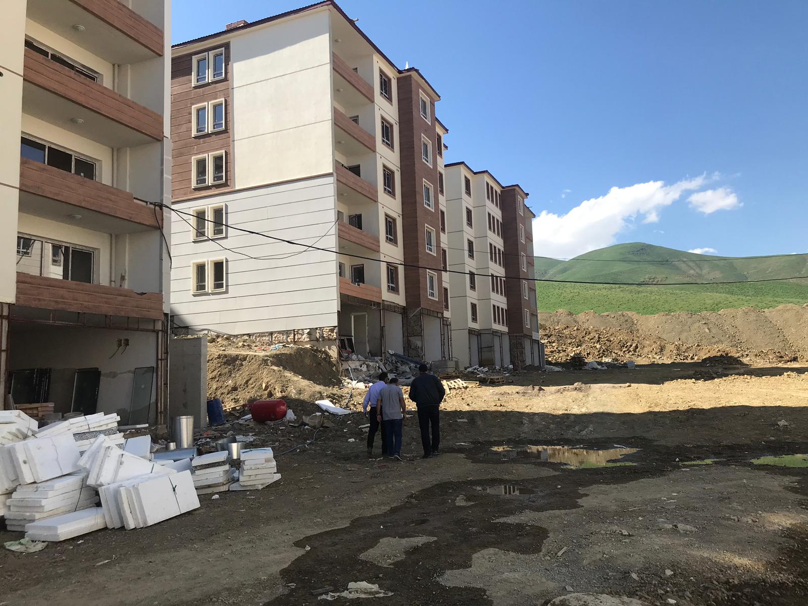 Hakkari İli Yüksekova İlçesinde yapımı devam eden TOKİ 3.Bölge 3.Etap İnşaatı İncelemeleri