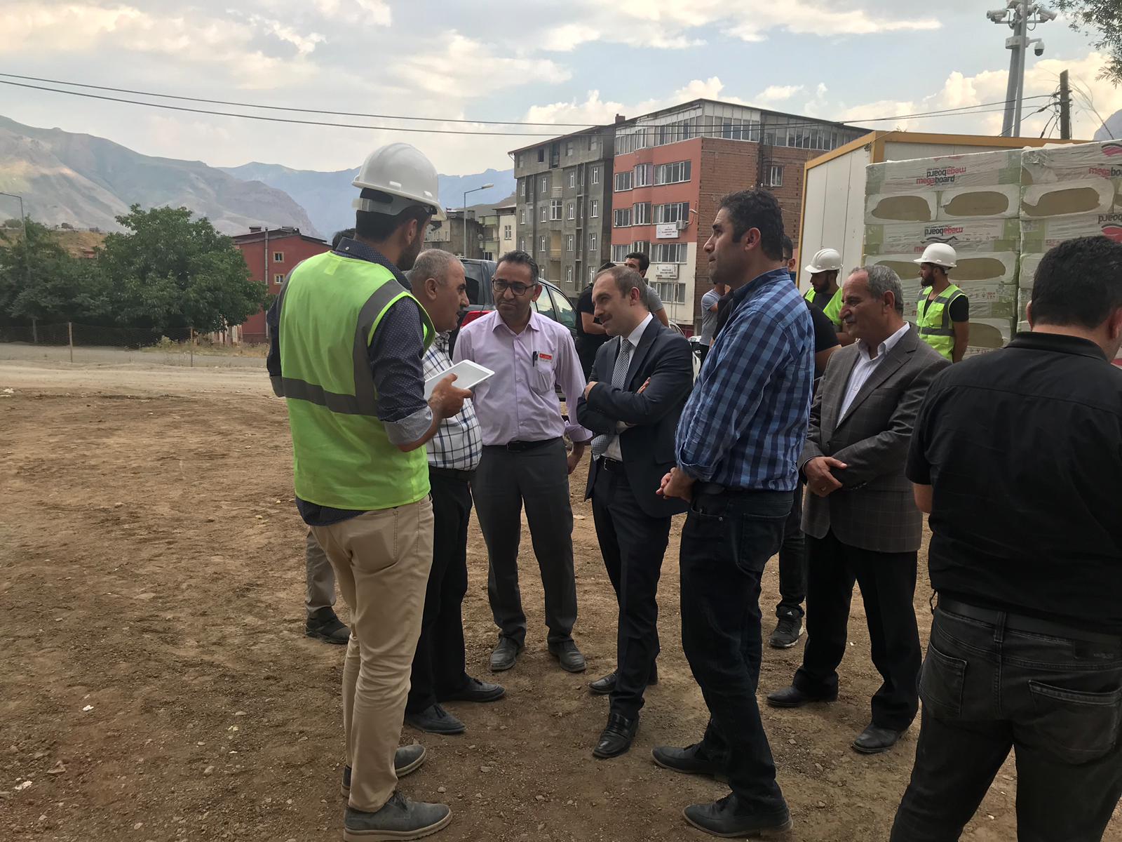 Hakkari İli Merkez İlçesinde yapımı devam eden Öğretmen Evi İnşaat İncelemeleri