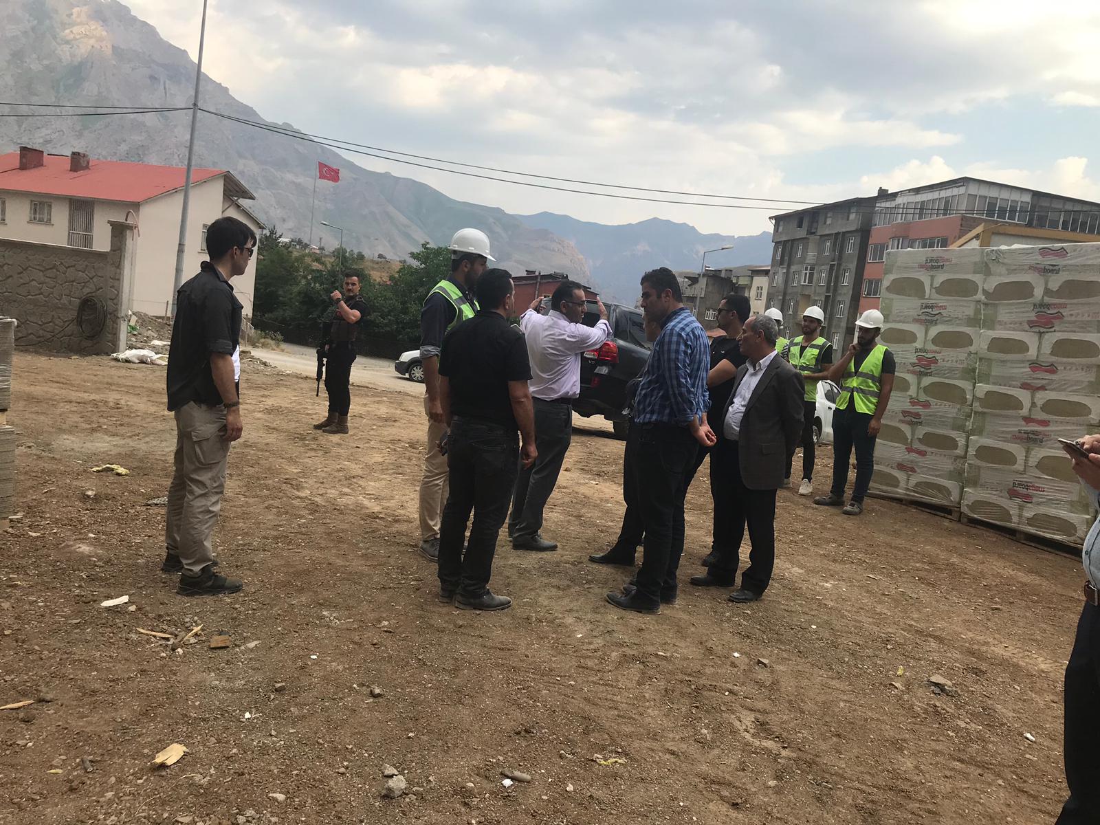 Hakkari İli Merkez İlçesinde yapımı devam eden Öğretmen Evi İnşaat İncelemeleri