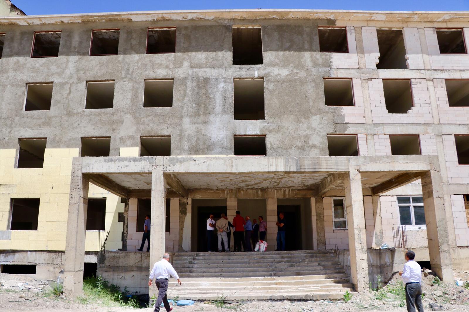 Hakkari İli Yüksekova İlçesinde yapımı devam eden  İnşaat İncelemeleri