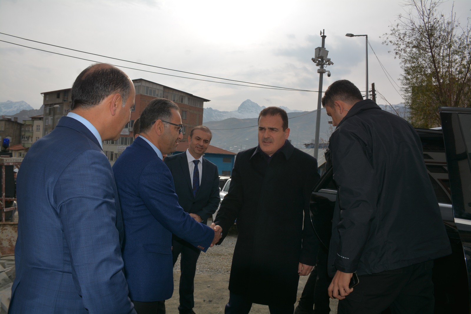 Hakkari İli Merkez İlçesinde yapımı devam eden Öğretmen Evi İnşaat İncelemeleri