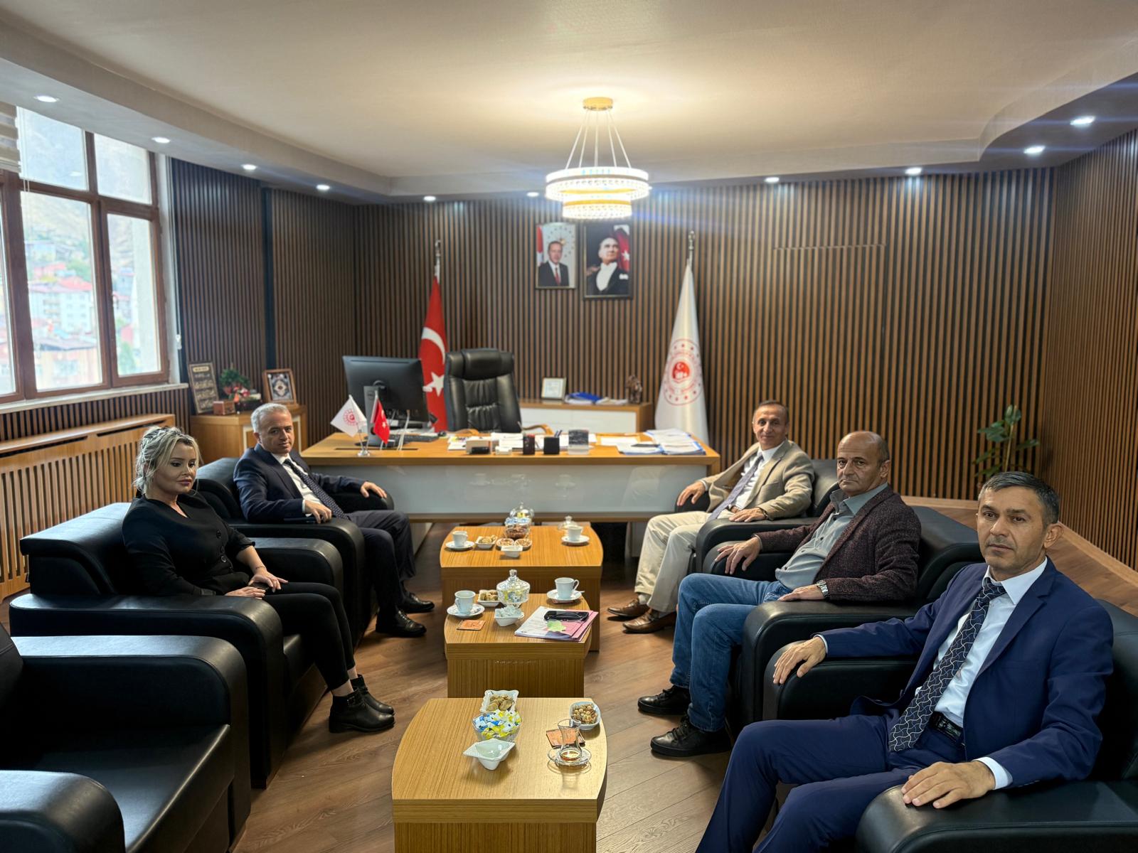 İL EMNİYET MÜDÜRÜMÜZ SAYIN ATTİLA AYATA , MÜDÜRLÜĞÜMÜZÜ ZİYARET EDEREK GÖRÜŞ ALIŞVERİŞİNDE BULUNDU.…