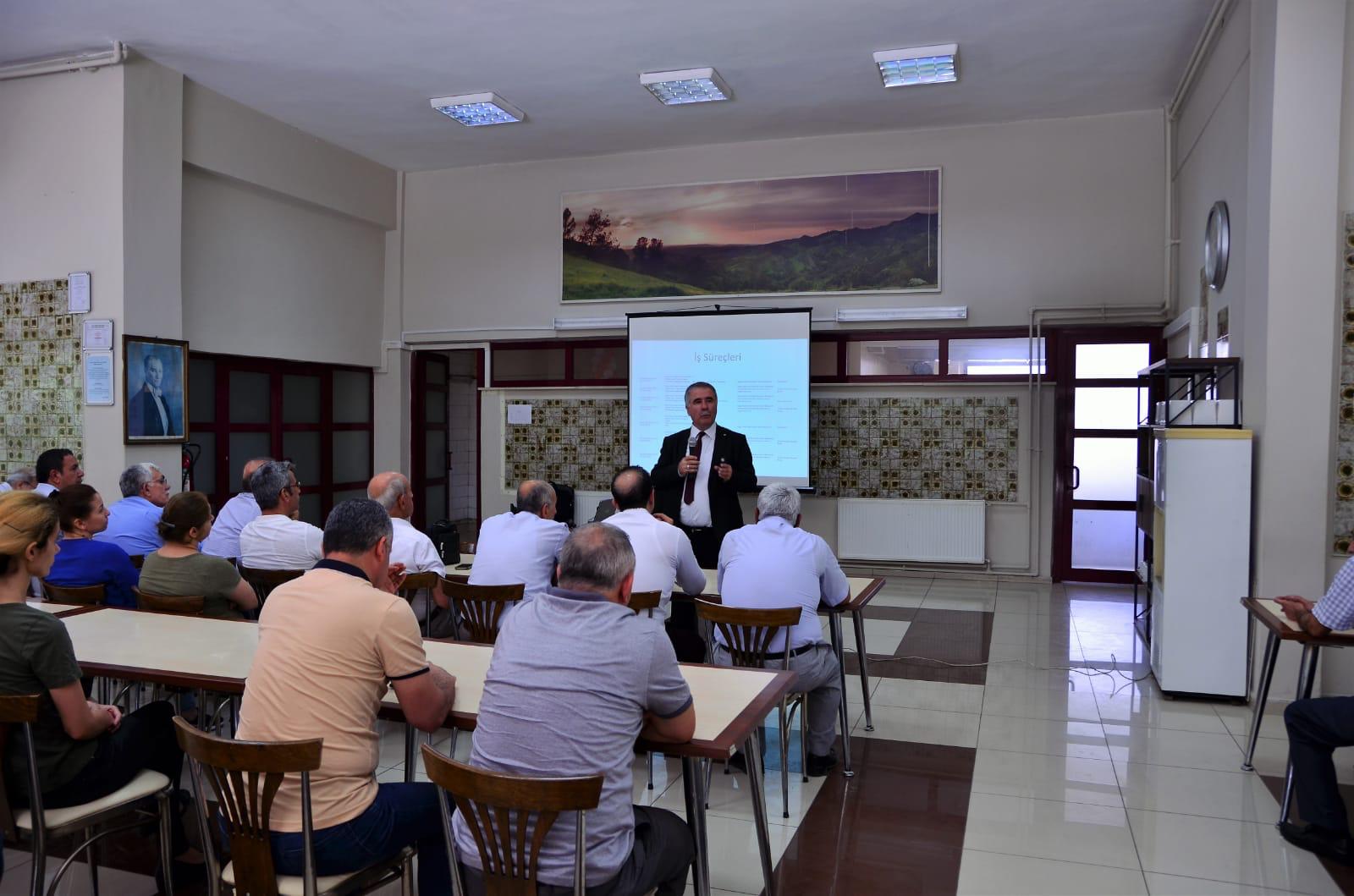 İç Denetim Birimi Başkanlığınca Gaziantep Çevre ve Şehircilik İl Müdürlüğünde “bürokrasinin azaltılması, iç kontrol ve etik yönetim” konulu toplantı ve seminer düzenlenmiştir.