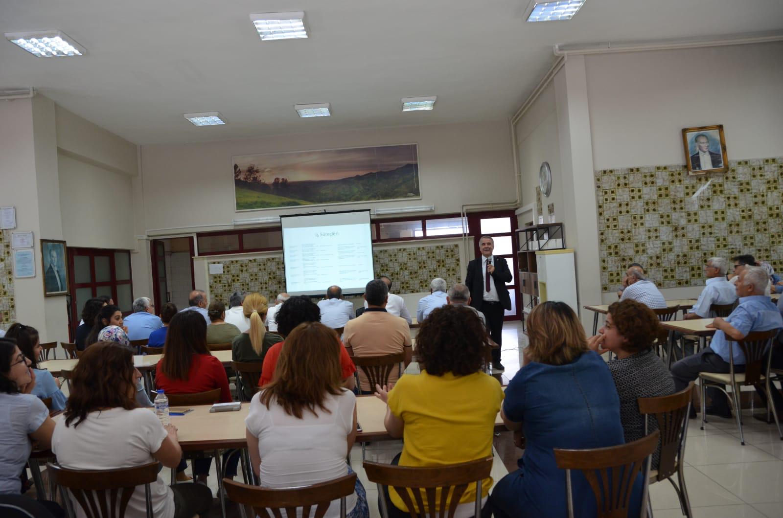 İç Denetim Birimi Başkanlığınca Gaziantep Çevre ve Şehircilik İl Müdürlüğünde “bürokrasinin azaltılması, iç kontrol ve etik yönetim” konulu toplantı ve seminer düzenlenmiştir.