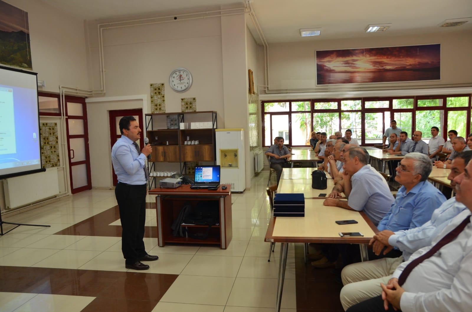 İç Denetim Birimi Başkanlığınca Gaziantep Çevre ve Şehircilik İl Müdürlüğünde “bürokrasinin azaltılması, iç kontrol ve etik yönetim” konulu toplantı ve seminer düzenlenmiştir.