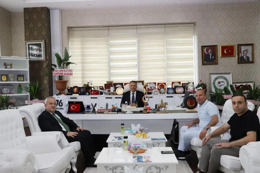 İl Müdürümüz Mahmut GÜLTEKİN, İl Müdür Yardımcımız Efkan ARAS ve  Milli Emlak Müdürü Ali ÇALIK Iğdır üniversitesi Rektörü Prof. Dr. Ekrem GÜREL'e Hayırlı Olsun Ziyareti