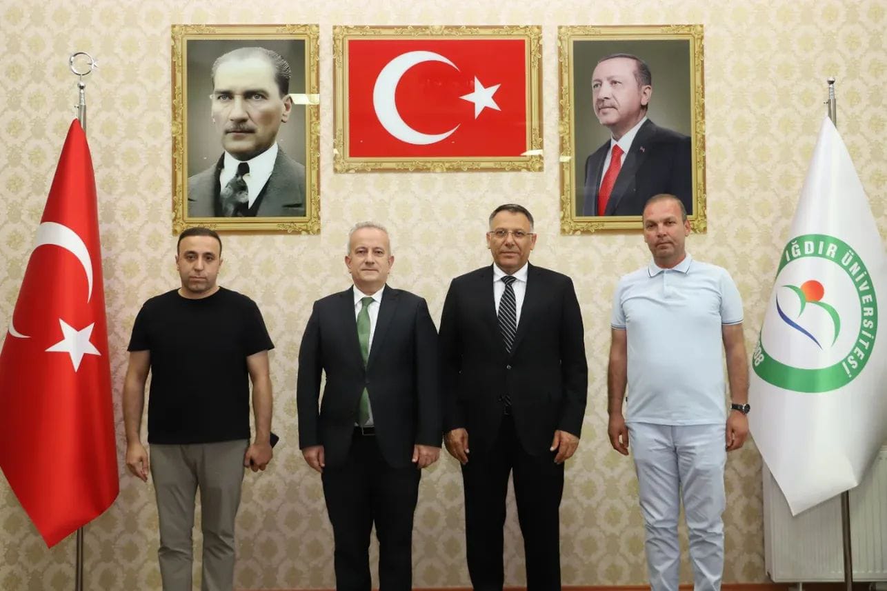 İl Müdürümüz Mahmut GÜLTEKİN, İl Müdür Yardımcımız Efkan ARAS ve  Milli Emlak Müdürü Ali ÇALIK Iğdır üniversitesi Rektörü Prof. Dr. Ekrem GÜREL'e Hayırlı Olsun Ziyareti