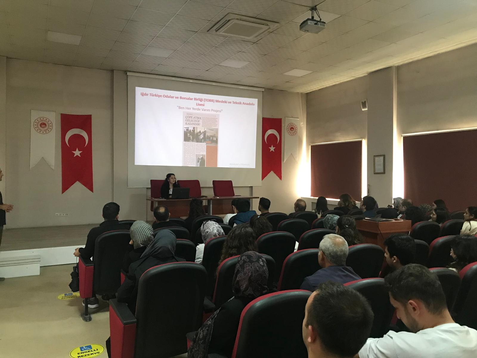 Öğrencilerimizde Sıfır Atık Bilincinin Geliştirilmesi İçin Okul Rehber Öğretmenlerine Seminer Verilmiştir.
