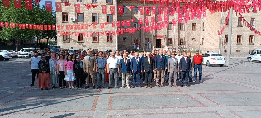 Çevre Haftası Etkinlikleri Çelenk Koyma Töreni ve Valilik Ziyareti ile Başladı