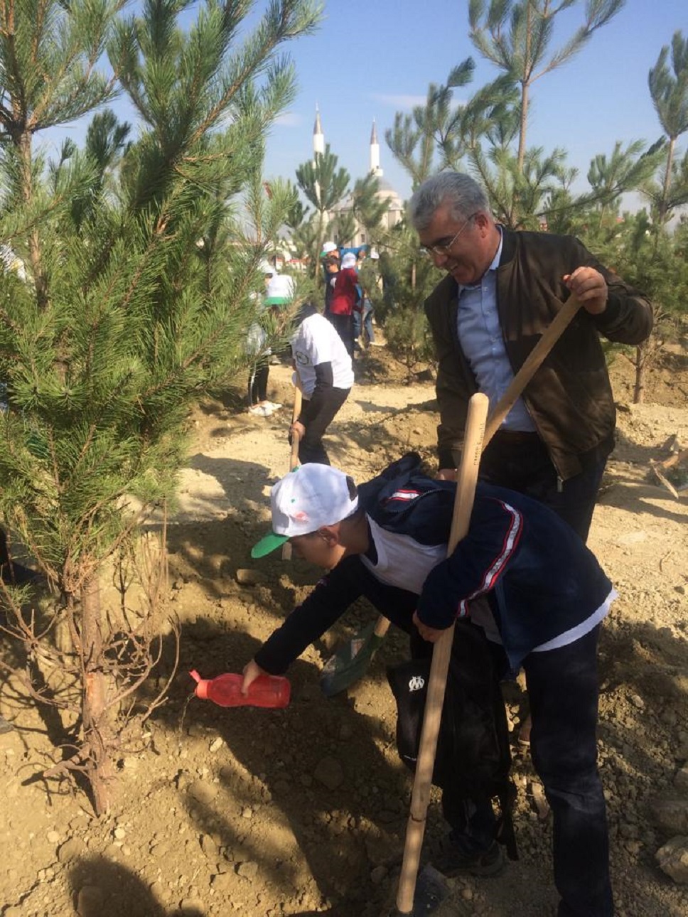 En Geniş Çevre Etkinliklerinden Biri Olan 11 Milyon Fidan Dikimi Etkinliğinde Isparta’da Yüzlerce Fidan Toprakla Buluştu.