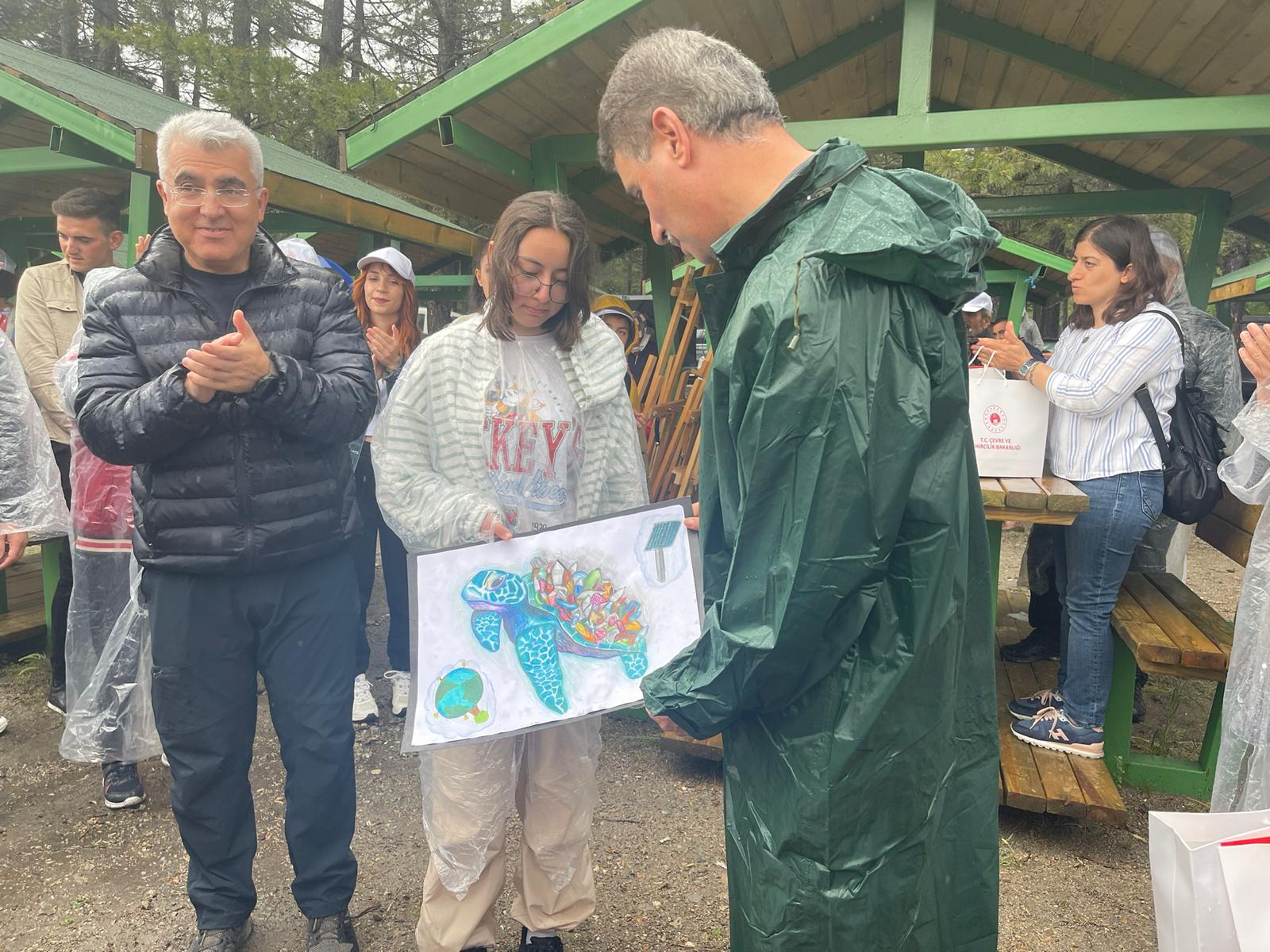 GÖLCÜK TABİAT PARKINDA ÇEVRE TEMİZLİĞİ VE DOĞA YÜRÜYÜŞÜ