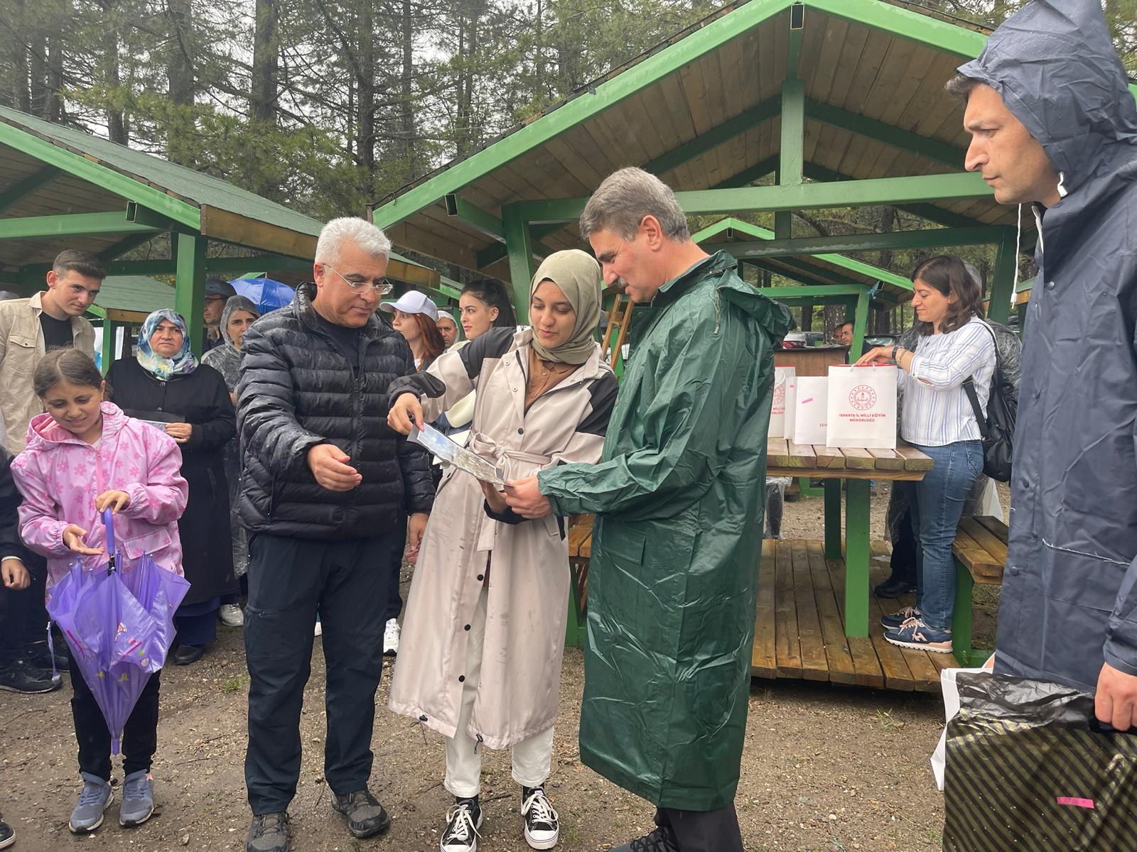 GÖLCÜK TABİAT PARKINDA ÇEVRE TEMİZLİĞİ VE DOĞA YÜRÜYÜŞÜ