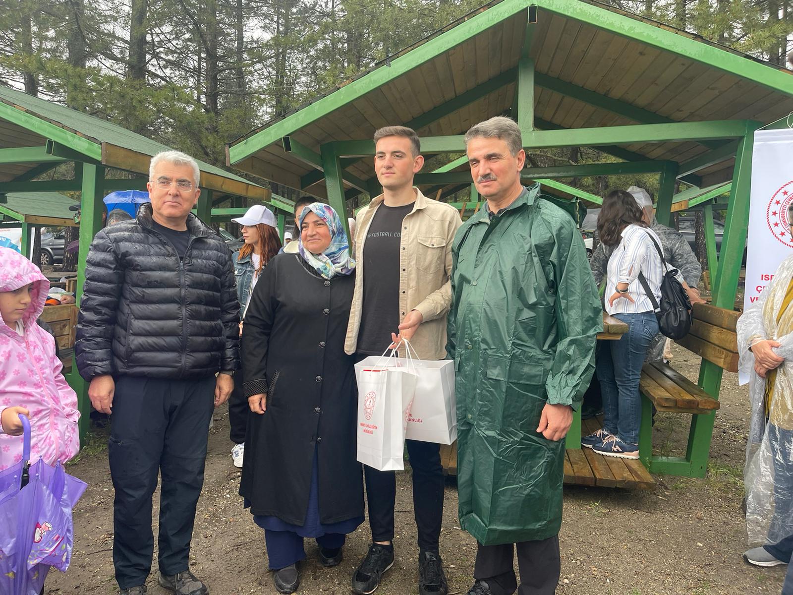 GÖLCÜK TABİAT PARKINDA ÇEVRE TEMİZLİĞİ VE DOĞA YÜRÜYÜŞÜ