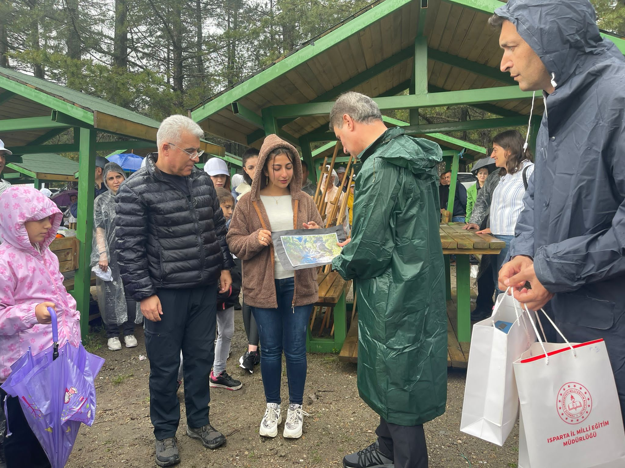 GÖLCÜK TABİAT PARKINDA ÇEVRE TEMİZLİĞİ VE DOĞA YÜRÜYÜŞÜ