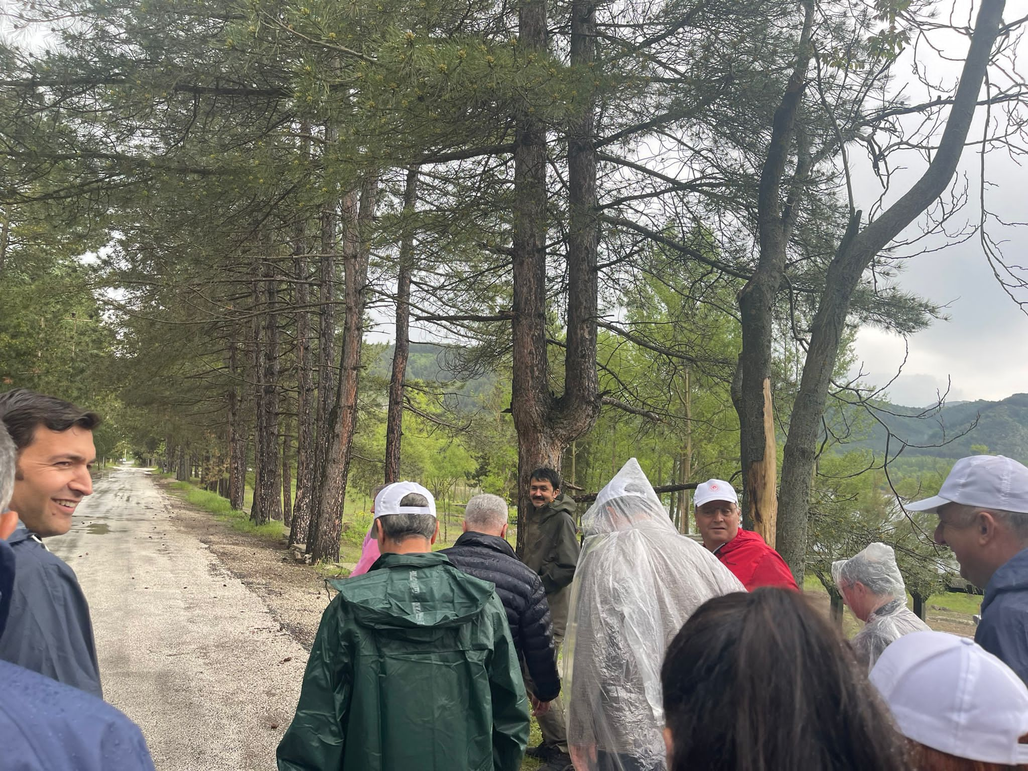 GÖLCÜK TABİAT PARKINDA ÇEVRE TEMİZLİĞİ VE DOĞA YÜRÜYÜŞÜ