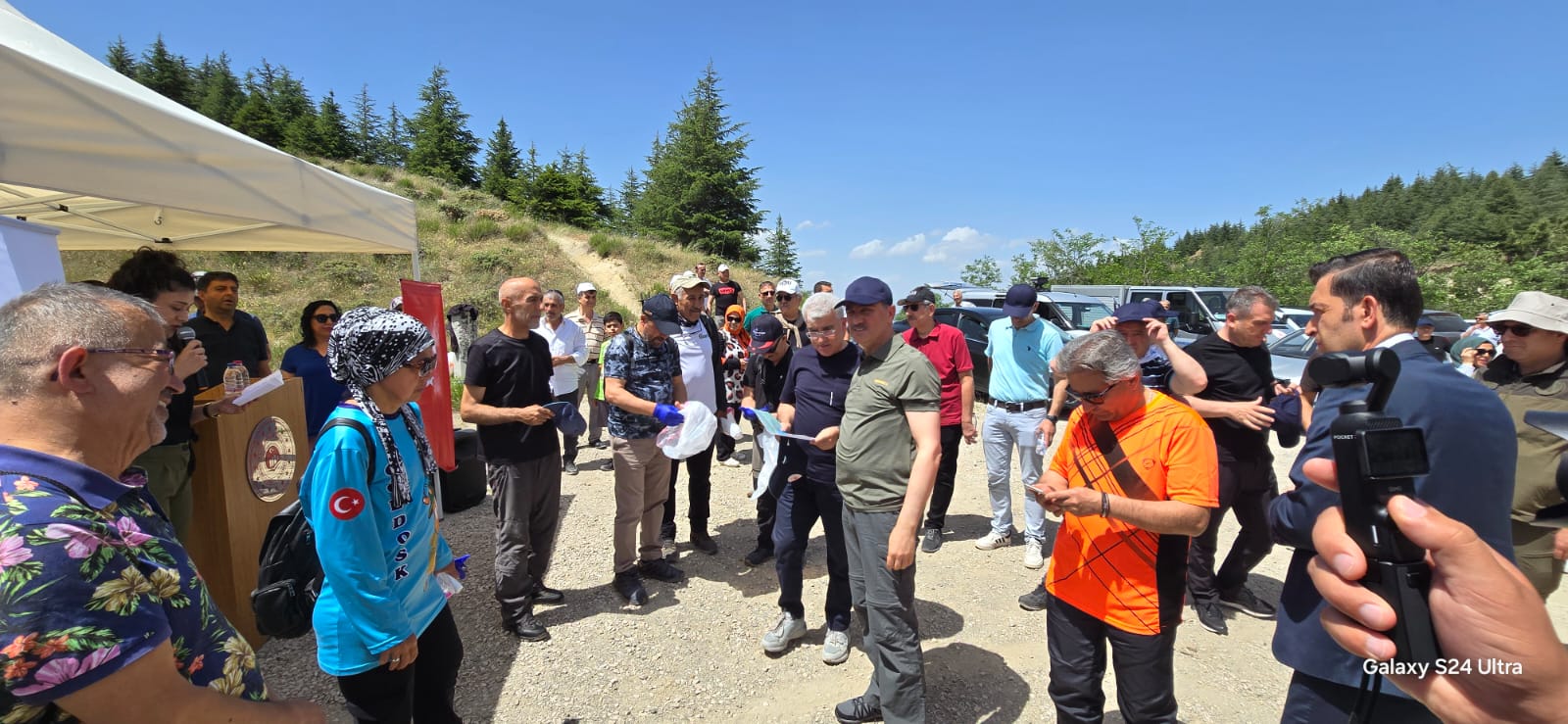 Gölcük Tabiat Parkı'nda Doğa Yürüyüşü ve Orman Temizliği