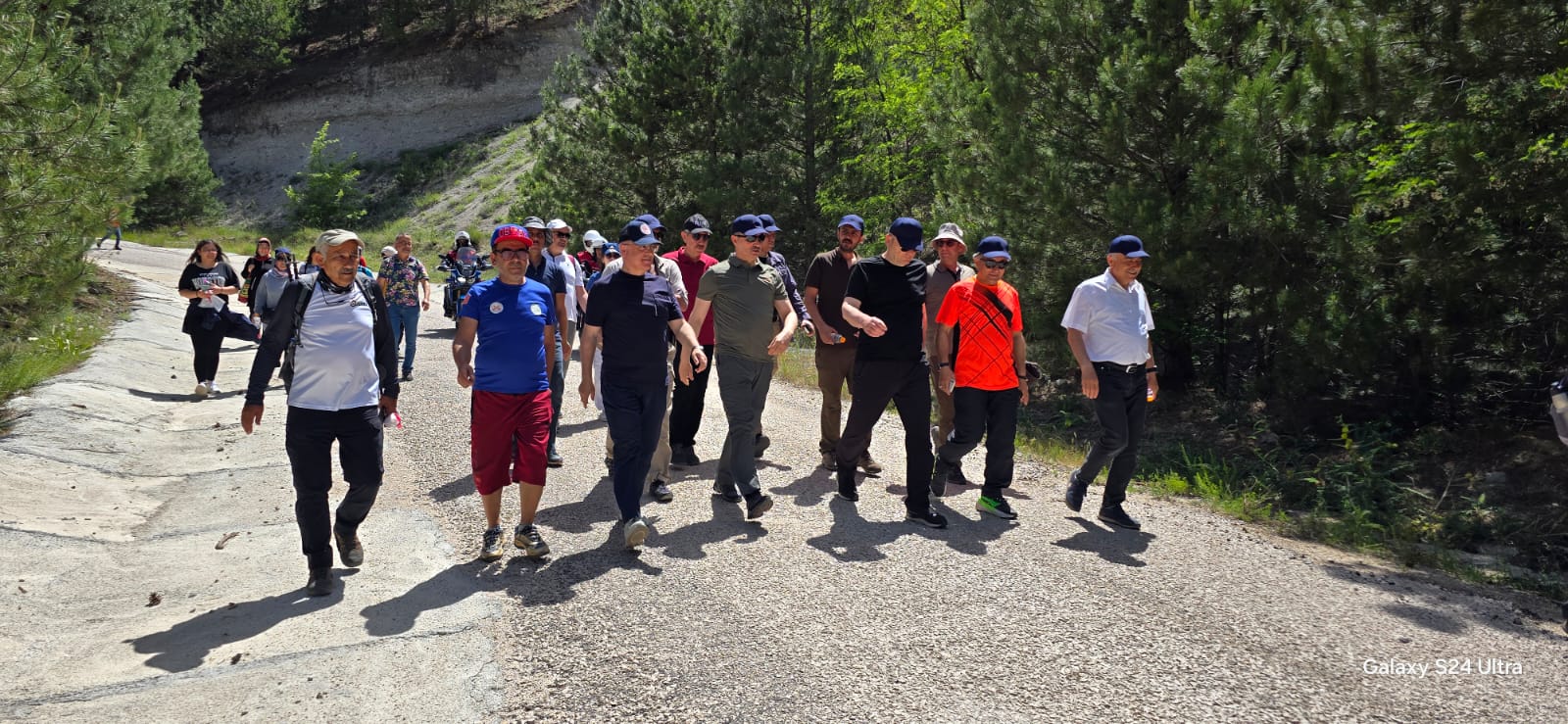 Gölcük Tabiat Parkı'nda Doğa Yürüyüşü ve Orman Temizliği