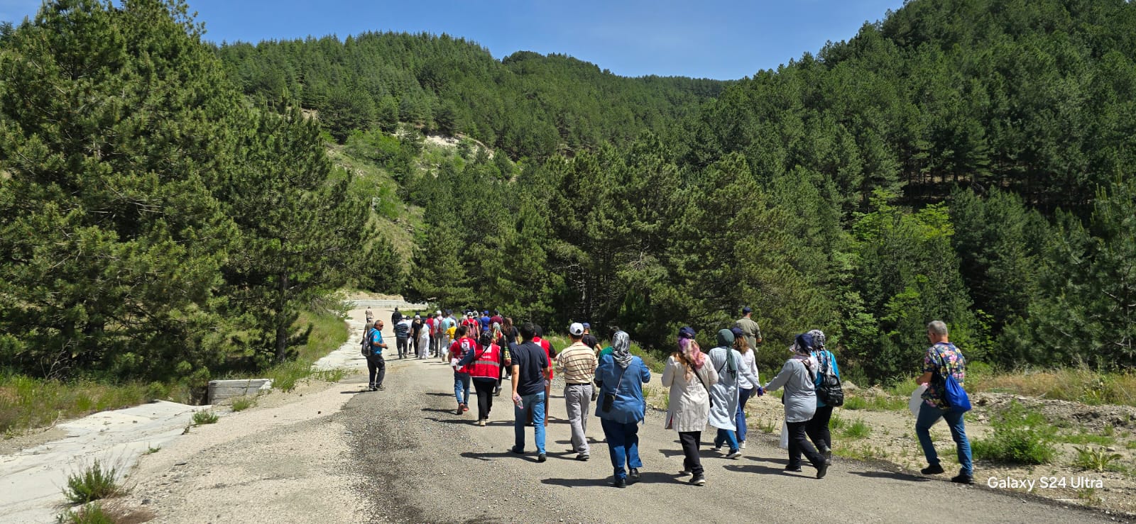 Gölcük Tabiat Parkı'nda Doğa Yürüyüşü ve Orman Temizliği