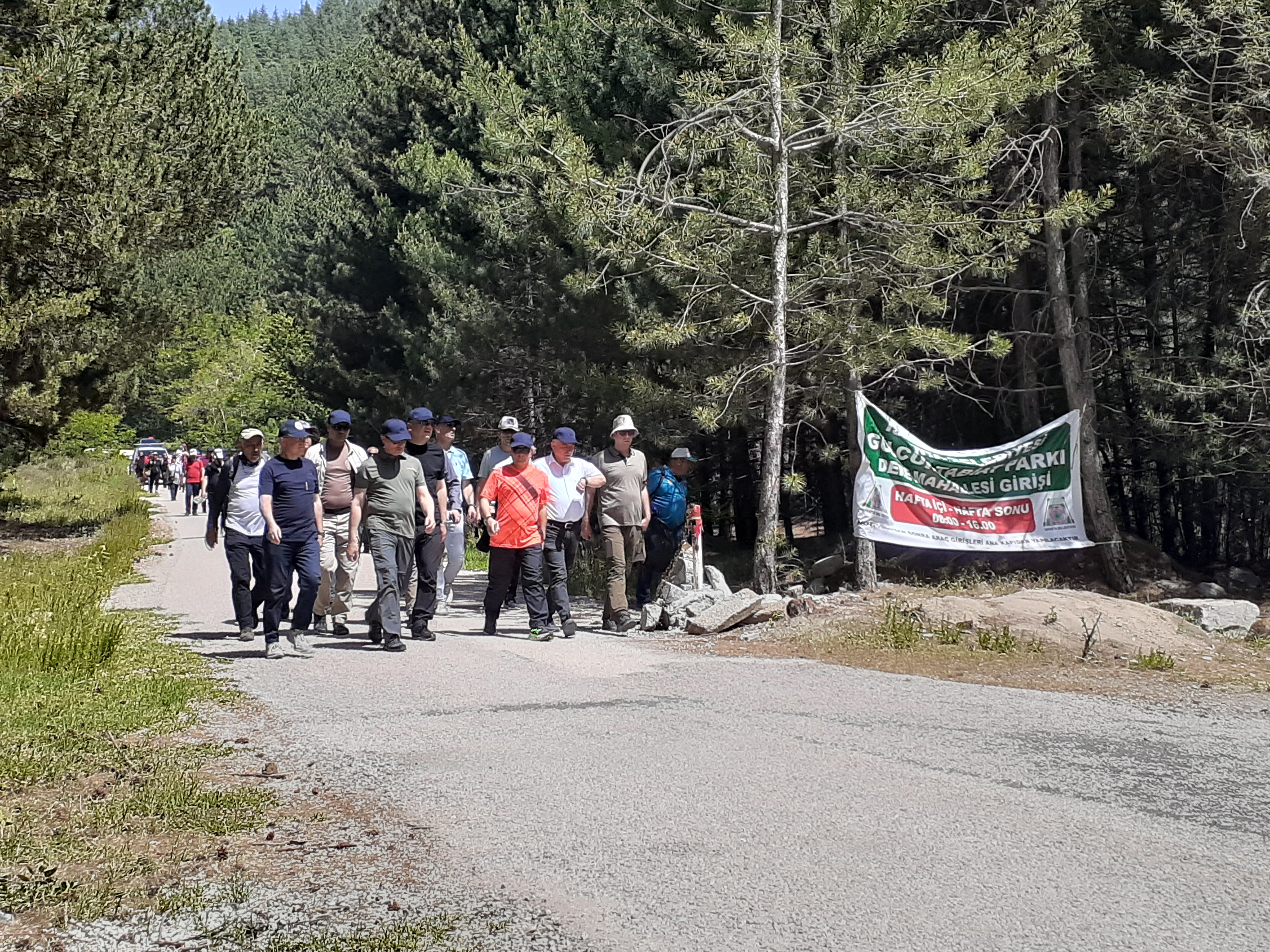 Gölcük Tabiat Parkı'nda Doğa Yürüyüşü ve Orman Temizliği