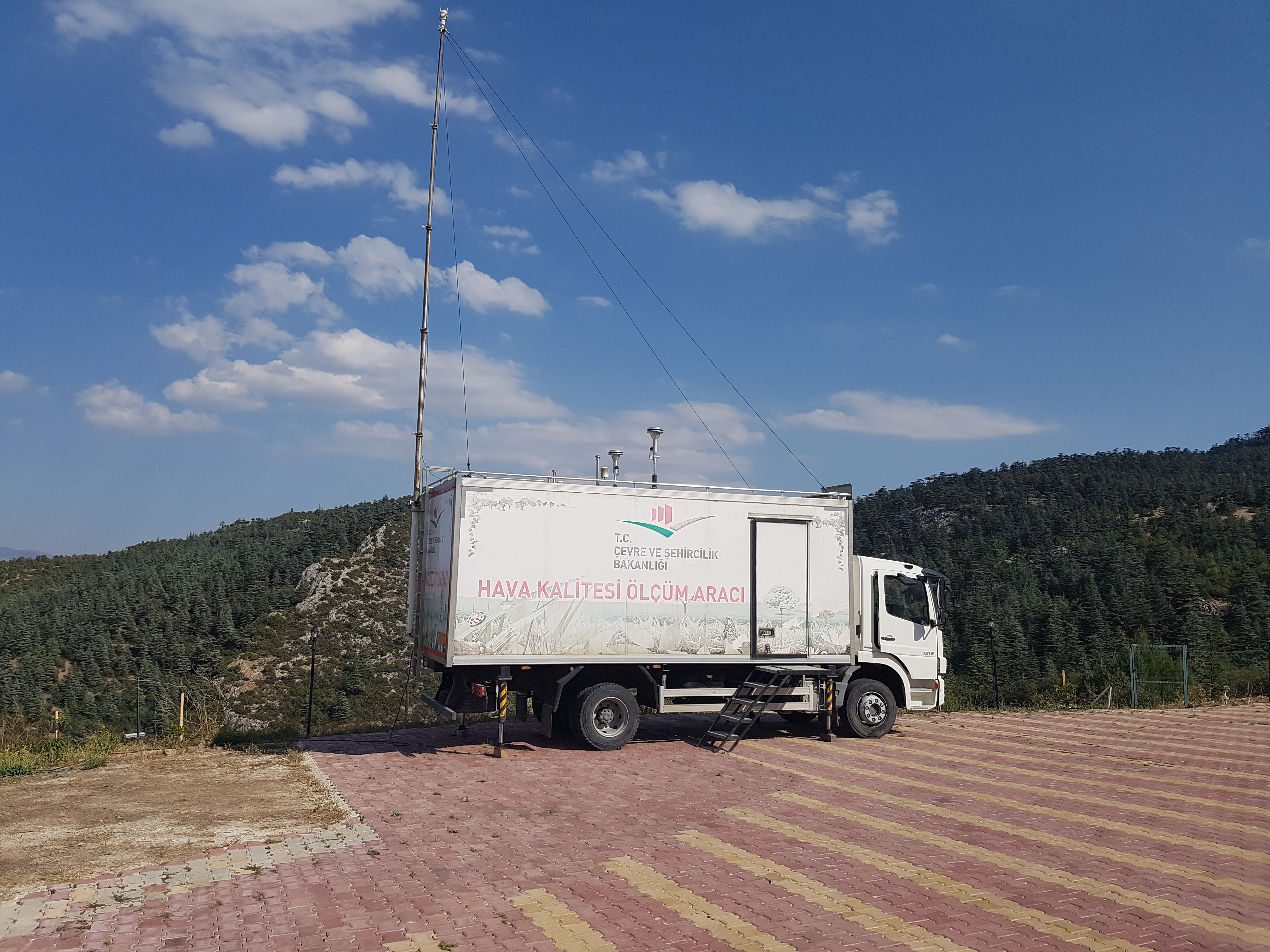 Mobil hava kalitesi ölçüm istasyonu Şarkikaraağaç İlçesi Kızıldağ Milli Parkında hava kalitesi ölçümlerine başladı.