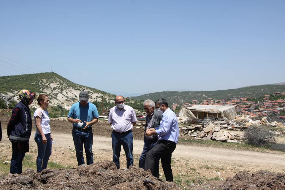 Sarıidris Beldesinde mantar üretiminden kaynaklı kompost atıklarının değerlendirilmesine yönelik çalışmalar başladı.