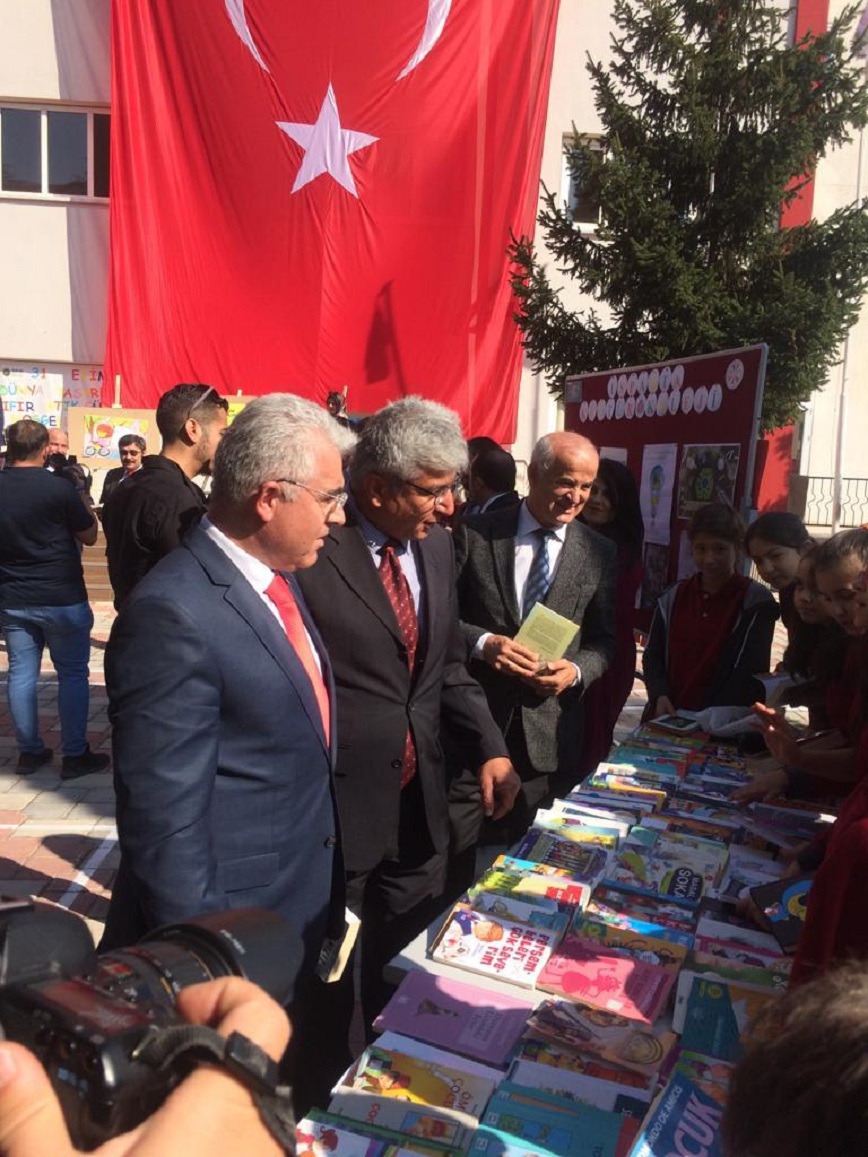 Sıfır Atık projesi kapsamında, “31 Ekim Dünya Tasarruf Günü” Okullar Arası Kitap Değişim Etkinliği düzenlendi.