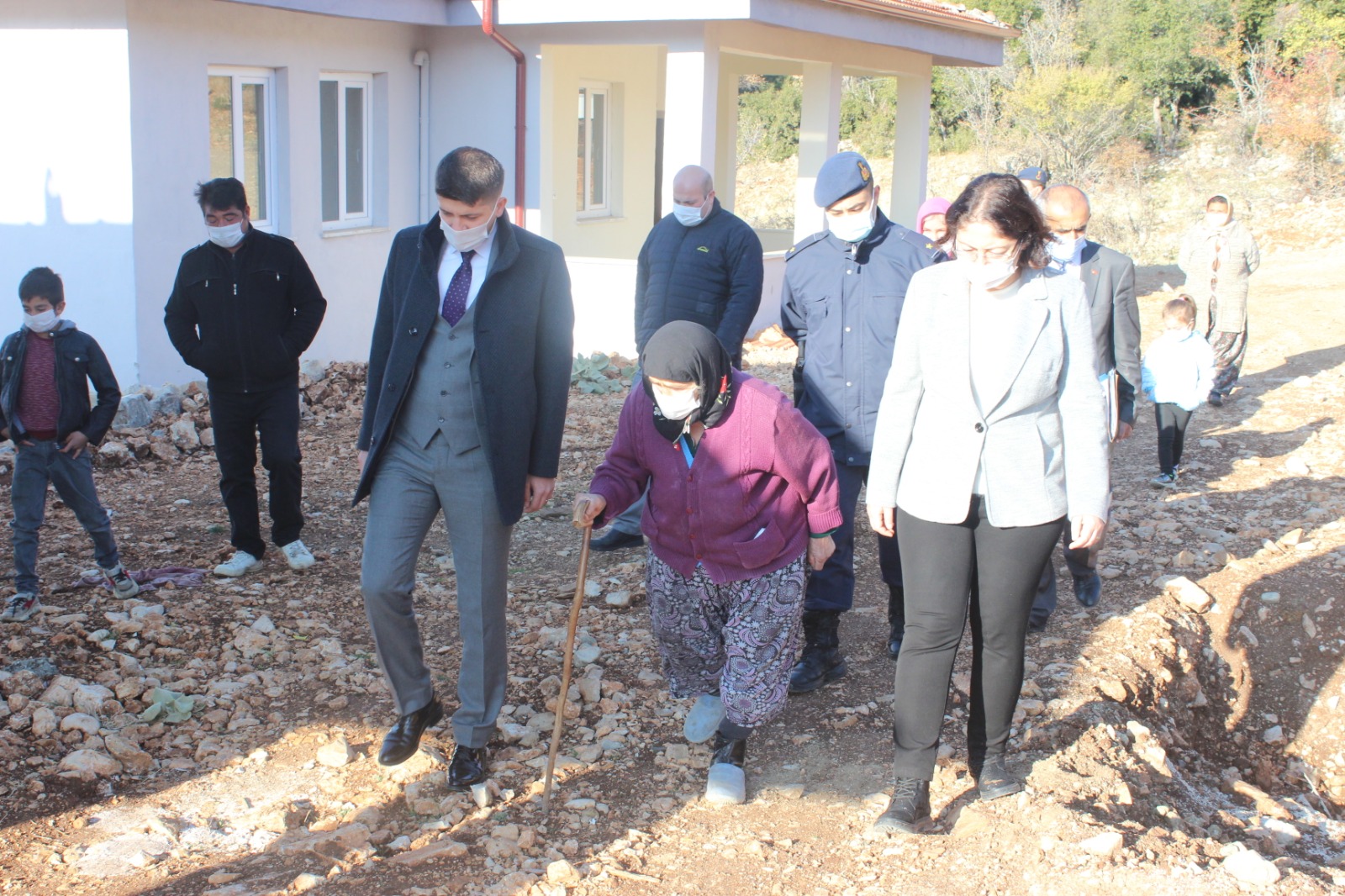 Uluborlu İlçesi, İnhisar Köyünde Yapımı Tamamlanan İskan Konutları Hak Sahiplerine Teslim Edildi.