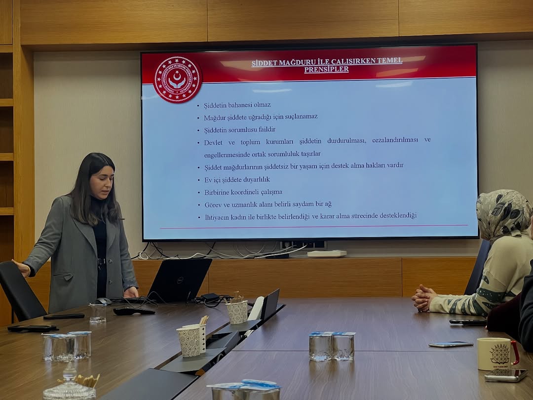 Ataşehir Hizmet Binamızda, İstanbul Valiliği İstanbul Şiddet Önleme Ve İzleme Merkezi Müdürlüğü Tarafından Kadına Yönelik Şiddetin Önlenmesine Dair Farkındalık Eğitimi Gerçekleştirildi