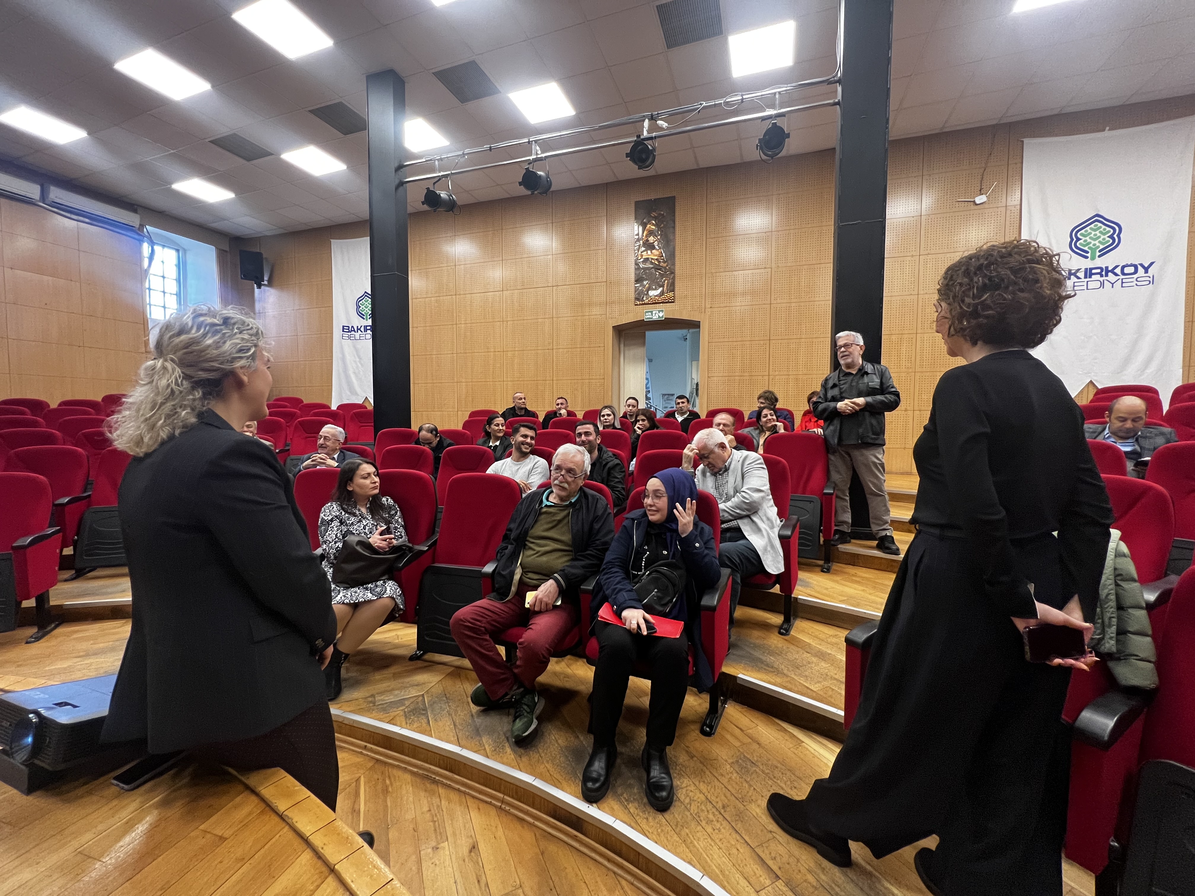 Bakırköy Belediyesinin Ev Sahipliğinde, Bakırköy İlçemizin 300 Konut Ve Üzeri Sitelerine Yönelik Düzenlenen Eğitimde; Sıfır Atık Uygulamalarının Sahadaki Etkisi, Süreçlerin Doğru Yönetimi Ve İyileştirme İmkânları Detaylı Şekilde Ele Alındı