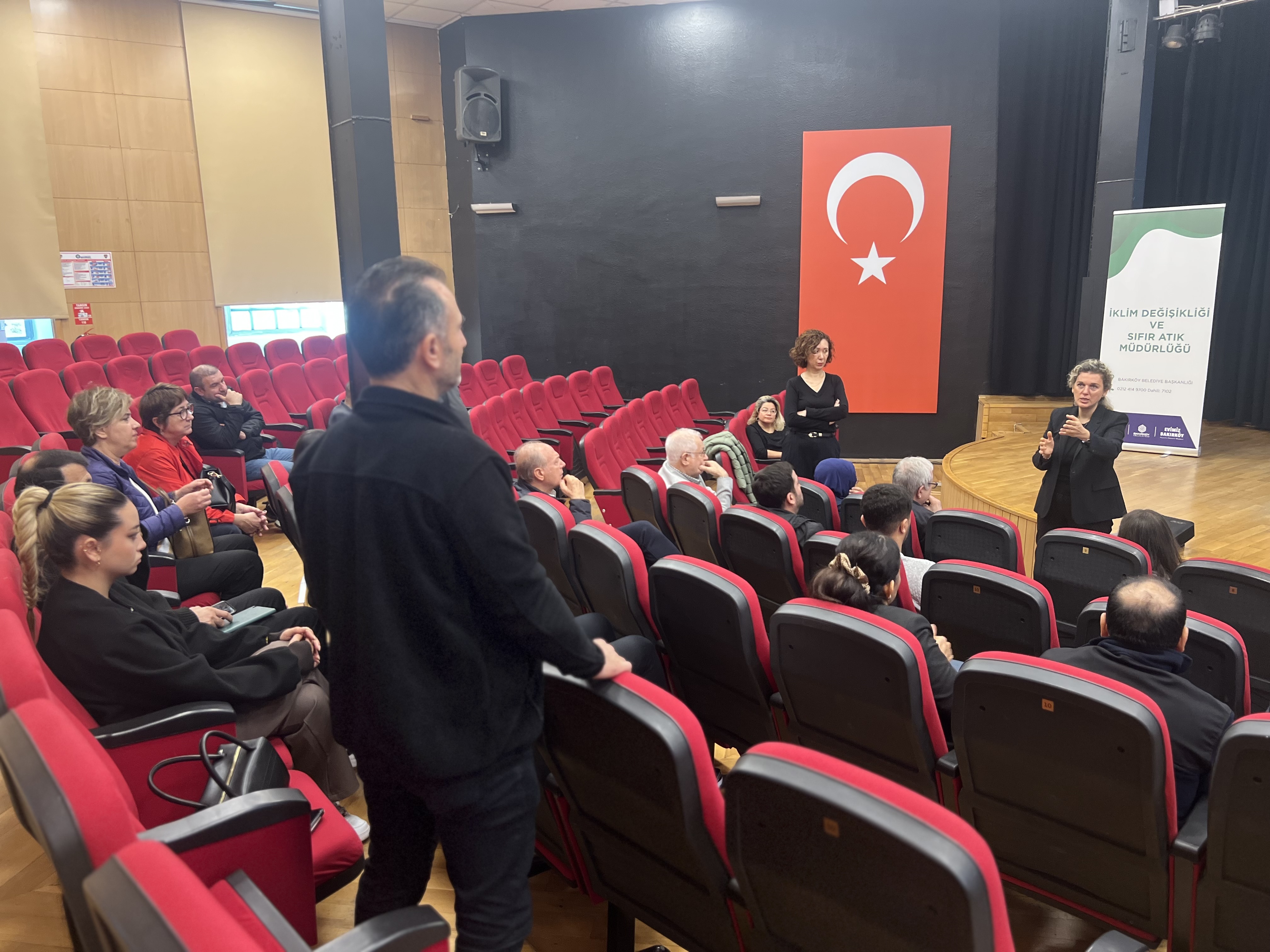 Bakırköy Belediyesinin Ev Sahipliğinde, Bakırköy İlçemizin 300 Konut Ve Üzeri Sitelerine Yönelik Düzenlenen Eğitimde; Sıfır Atık Uygulamalarının Sahadaki Etkisi, Süreçlerin Doğru Yönetimi Ve İyileştirme İmkânları Detaylı Şekilde Ele Alındı