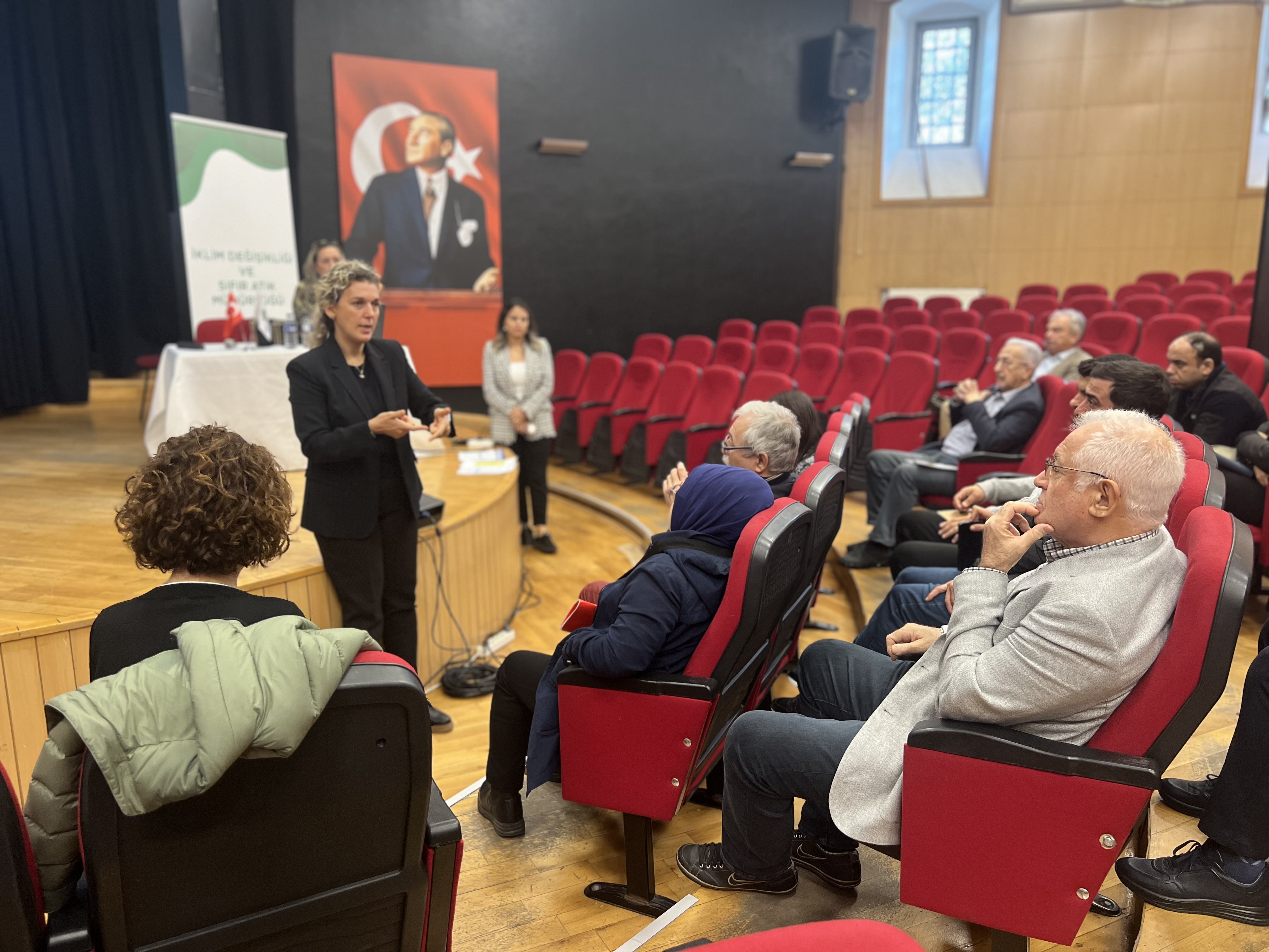 Bakırköy Belediyesinin Ev Sahipliğinde, Bakırköy İlçemizin 300 Konut Ve Üzeri Sitelerine Yönelik Düzenlenen Eğitimde; Sıfır Atık Uygulamalarının Sahadaki Etkisi, Süreçlerin Doğru Yönetimi Ve İyileştirme İmkânları Detaylı Şekilde Ele Alındı