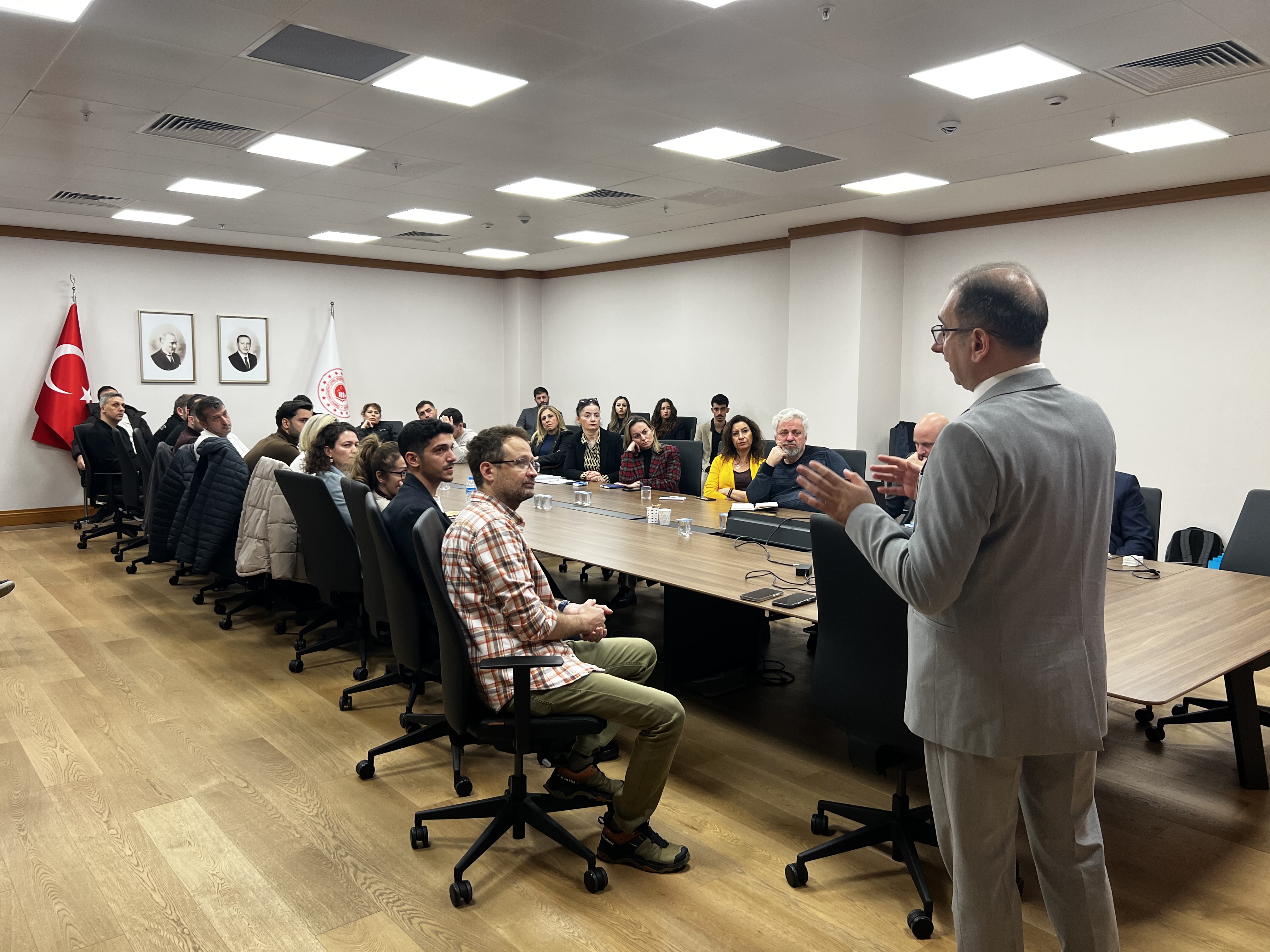 İl Müdürlüğümüzde Prof. Dr. Murat Emre Kartal’ın Katkılarıyla Performans Analizi Ve Güçlendirme Eğitimi Gerçekleştirildi.