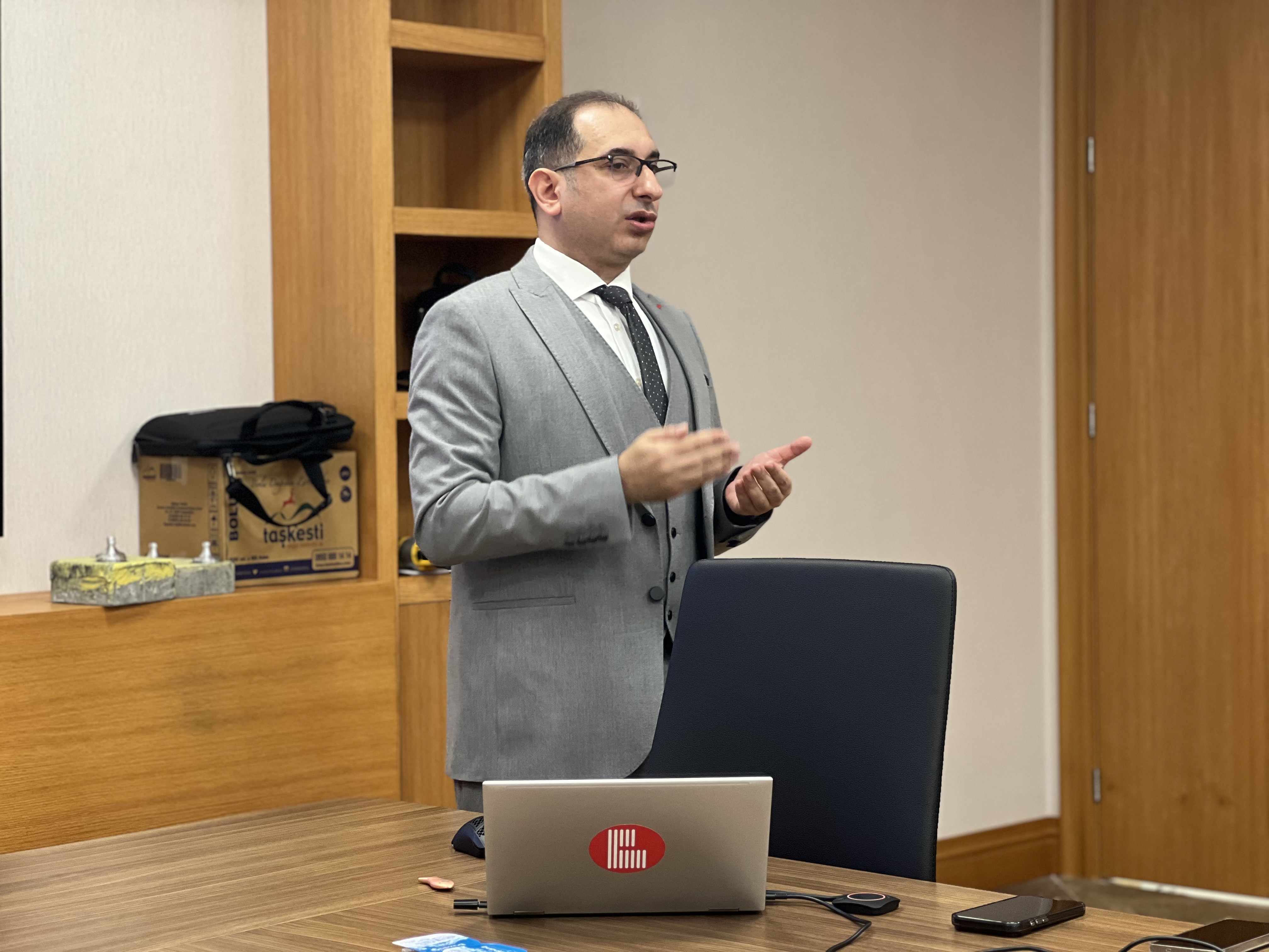 İl Müdürlüğümüzde Prof. Dr. Murat Emre Kartal’ın Katkılarıyla Performans Analizi Ve Güçlendirme Eğitimi Gerçekleştirildi.