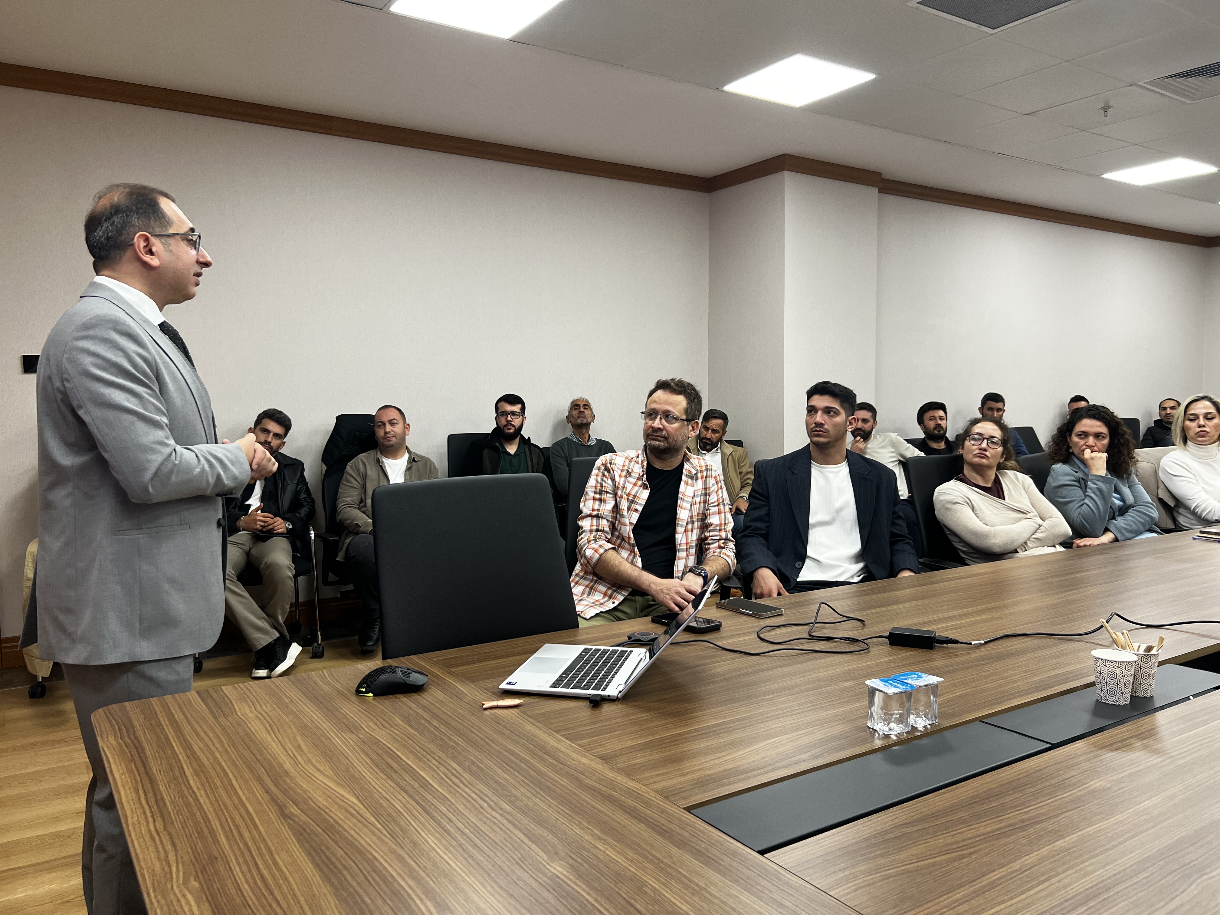 İl Müdürlüğümüzde Prof. Dr. Murat Emre Kartal’ın Katkılarıyla Performans Analizi Ve Güçlendirme Eğitimi Gerçekleştirildi.