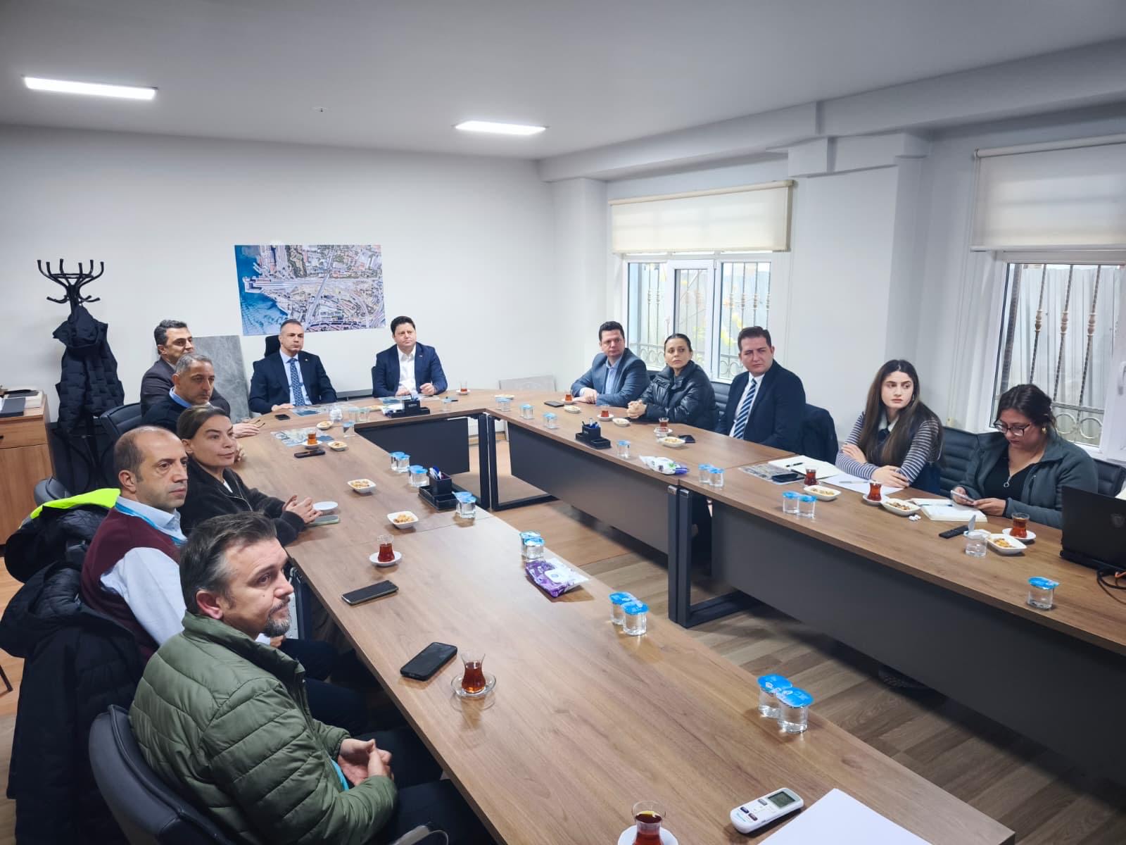 İl Müdürümüz Sayın Maliki Ejder Batur, Kadıköy Belediye Başkanı Sayın Mesut Kösedağı İle Birlikte Haydarpaşa Garı Projesi Şantiyesi’nde İncelemelerde Bulunarak Yüklenici Firma Yetkililerinden Yürütülen Çalışmalar Hakkında Bilgi Aldı