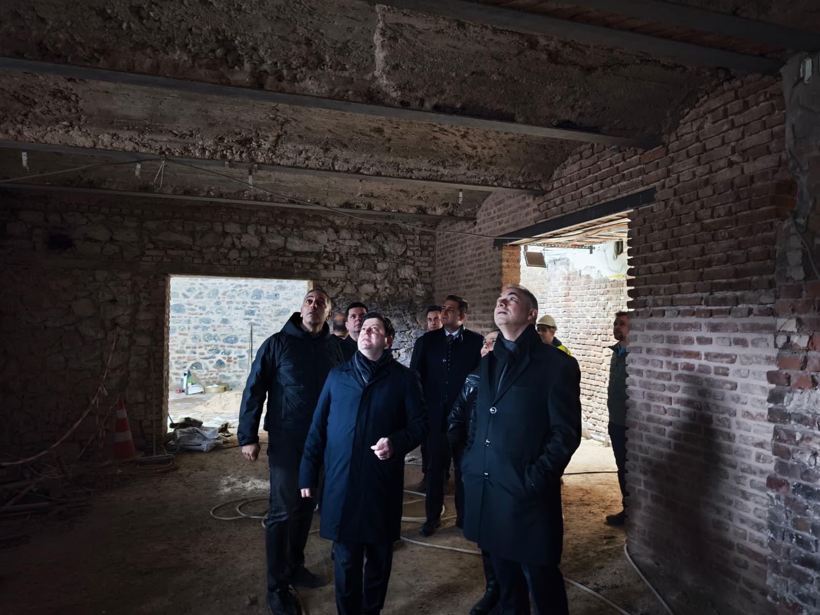 İl Müdürümüz Sayın Maliki Ejder Batur, Kadıköy Belediye Başkanı Sayın Mesut Kösedağı İle Birlikte Haydarpaşa Garı Projesi Şantiyesi’nde İncelemelerde Bulunarak Yüklenici Firma Yetkililerinden Yürütülen Çalışmalar Hakkında Bilgi Aldı