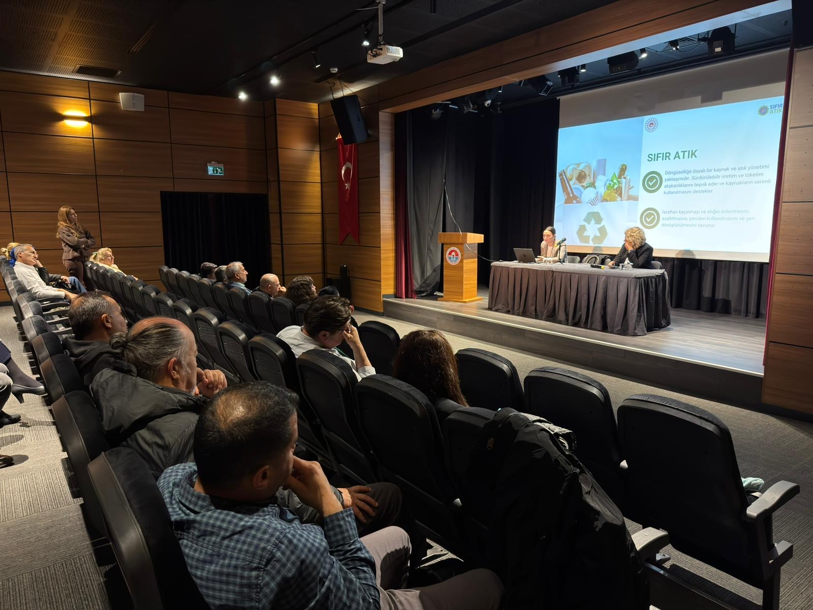 Maltepe’de Site Yöneticileriyle Gerçekleştirilen Eğitim Programı, İlçede Yürütülen Sıfır Atık Çalışmalarına Yeni Bir Güç Kattı.