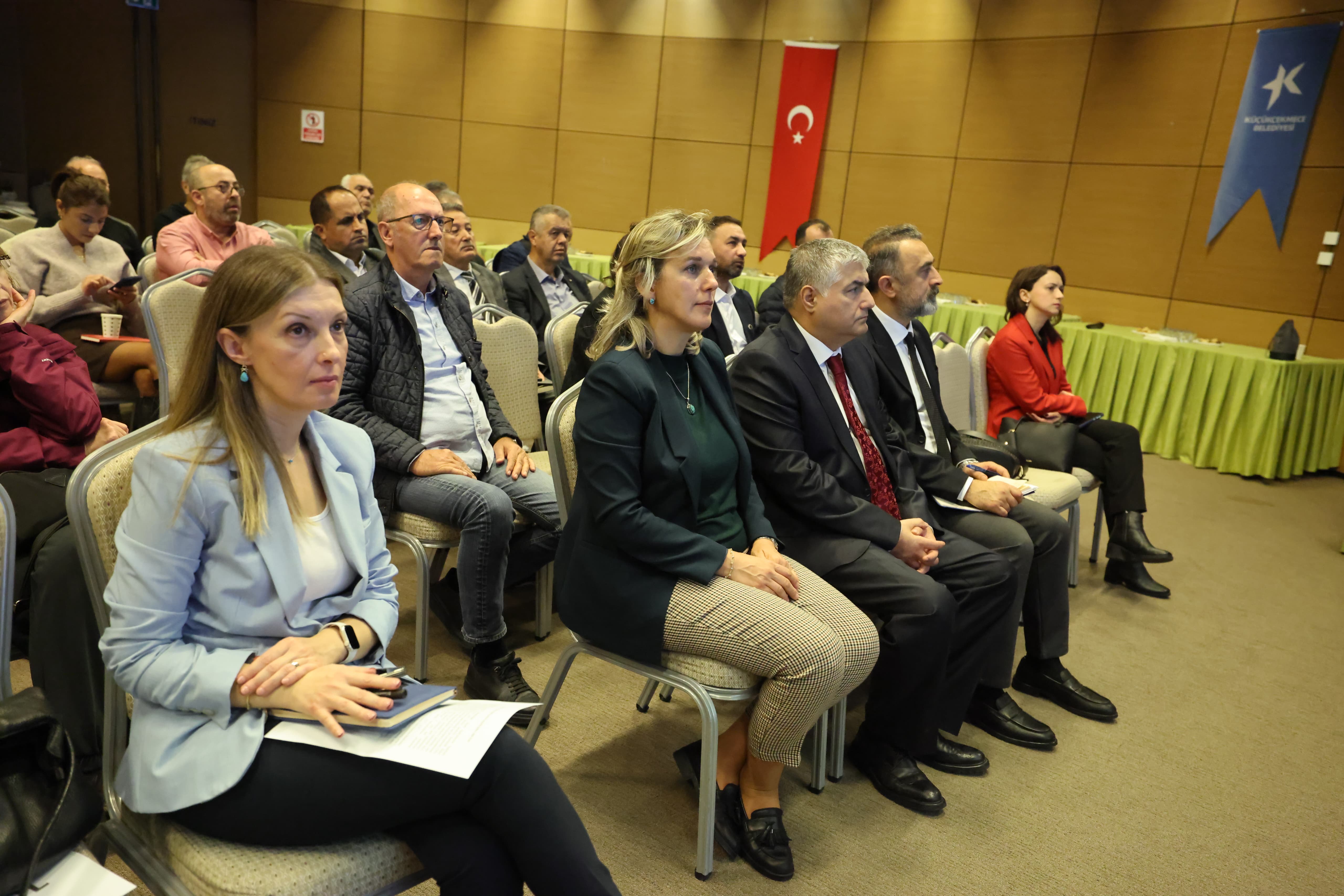 Sıfır Atık Şube Müdürlüğümüz, Küçükçekmece Belediyesi Ev Sahipliğinde 300 Ve Üzeri Konuta Sahip Sitelerin Yöneticilerine Yönelik Eğitim Düzenledi.