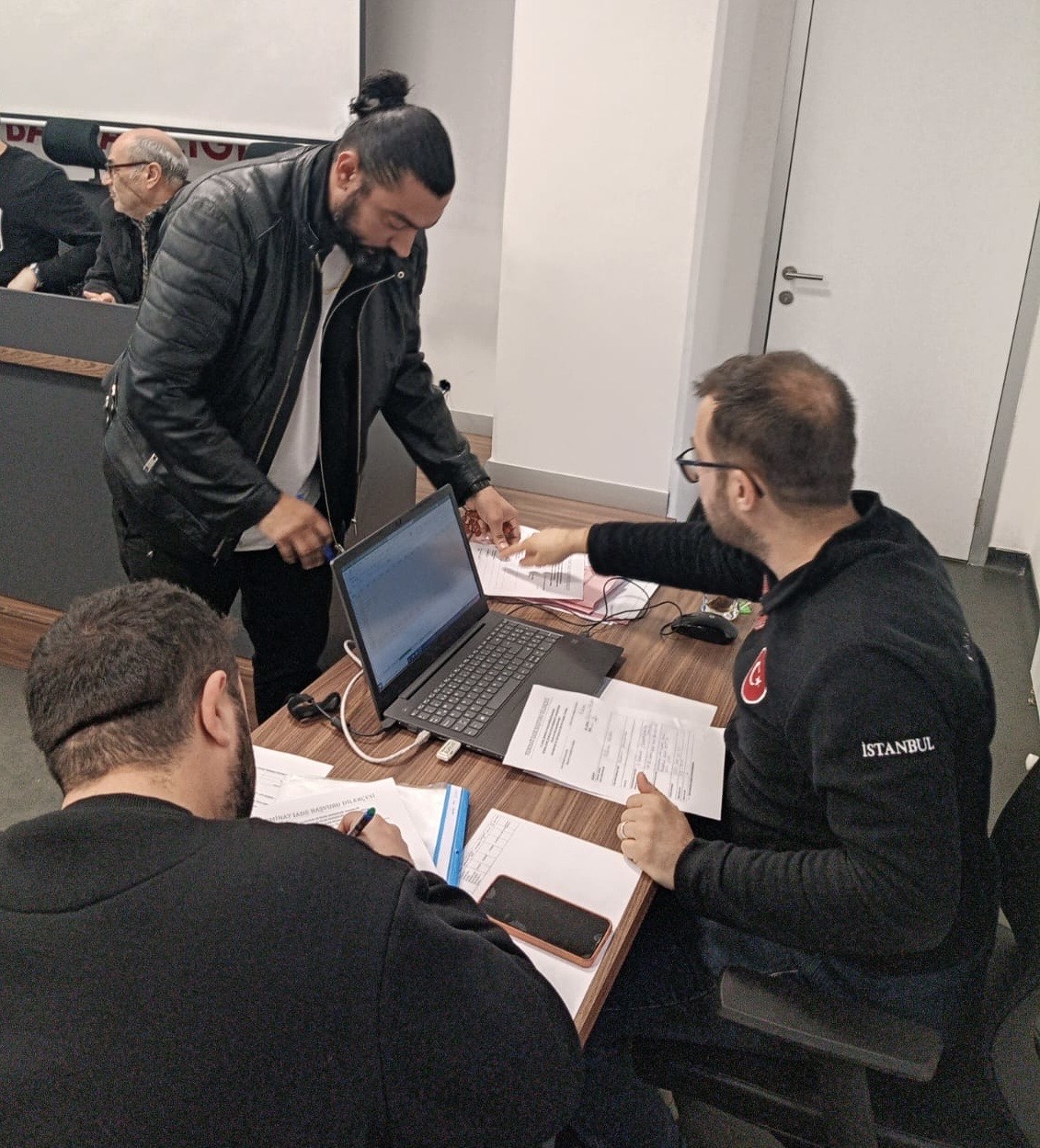 Taşınır ve Tasfiye Şube Müdürlüğümüz tarafından yürütülen Tereke Eşyaları Satış İhalesi, bugün Milli Emlak İstanbul Daire Başkanlığı Üsküdar Hizmet Binasında Gerçekleştirilmiştir