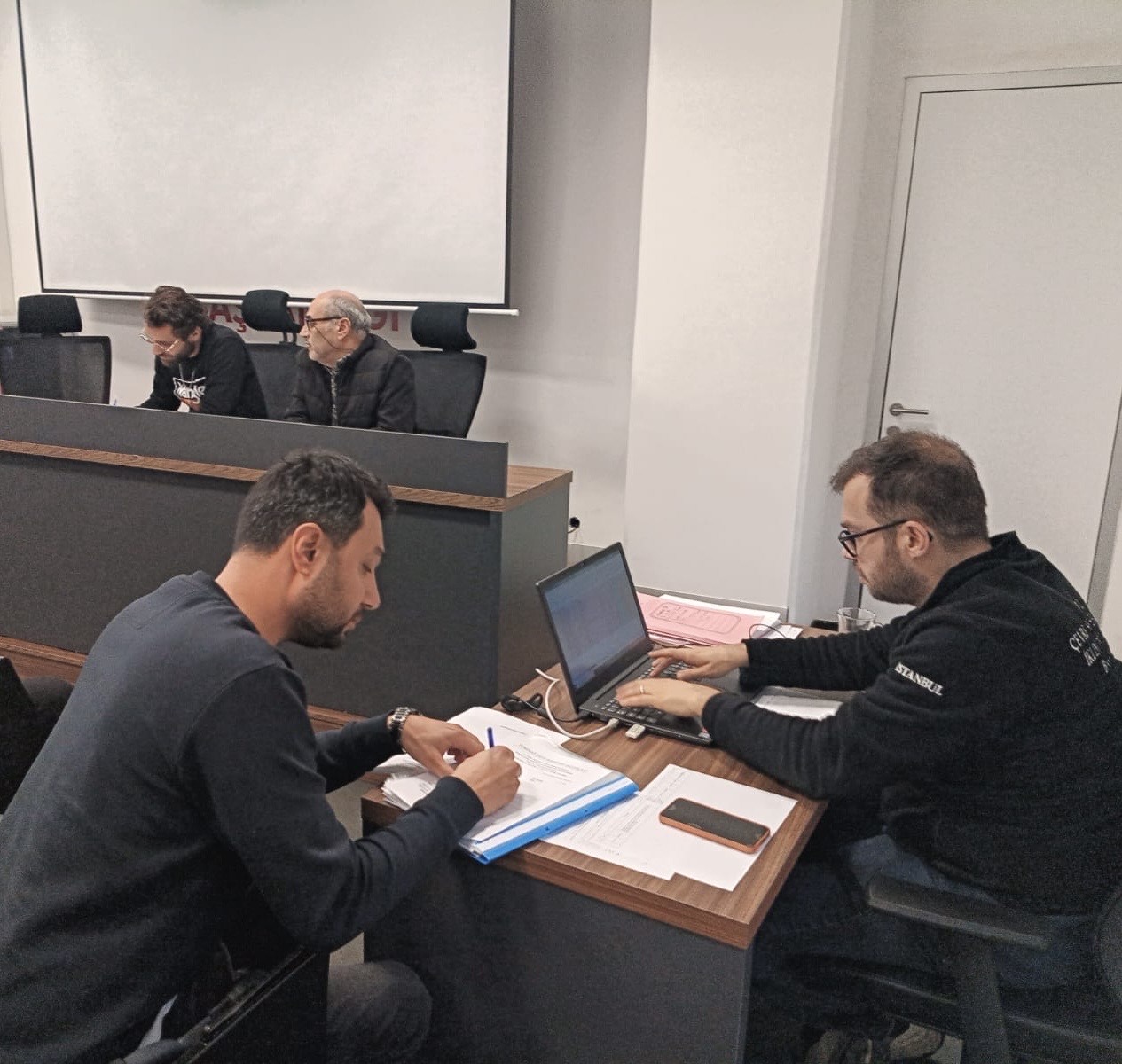 Taşınır ve Tasfiye Şube Müdürlüğümüz tarafından yürütülen Tereke Eşyaları Satış İhalesi, bugün Milli Emlak İstanbul Daire Başkanlığı Üsküdar Hizmet Binasında Gerçekleştirilmiştir