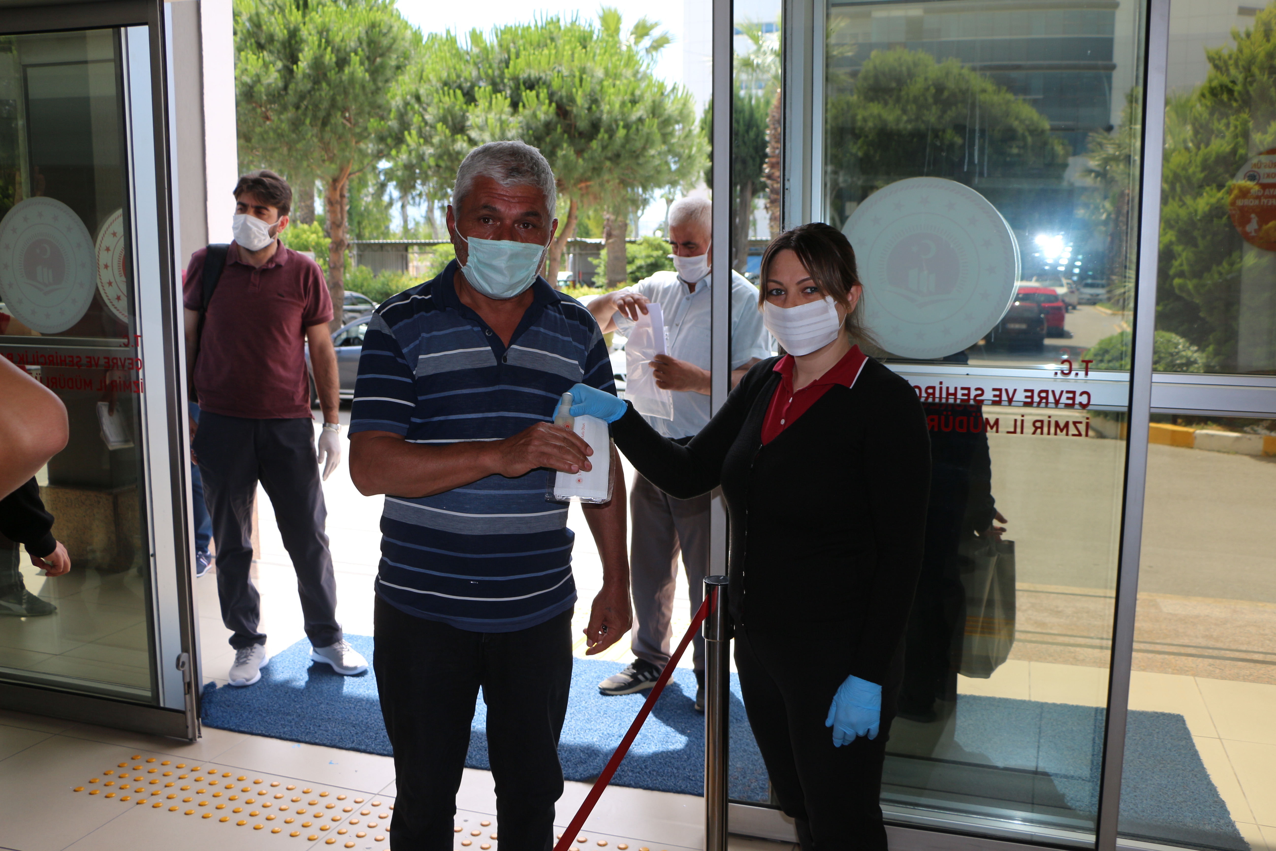 5 Haziran Dünya Çevre Günü kapsamında personelimize ve misafirlerimize maske ve kolonya dağıtımı yapıldı.