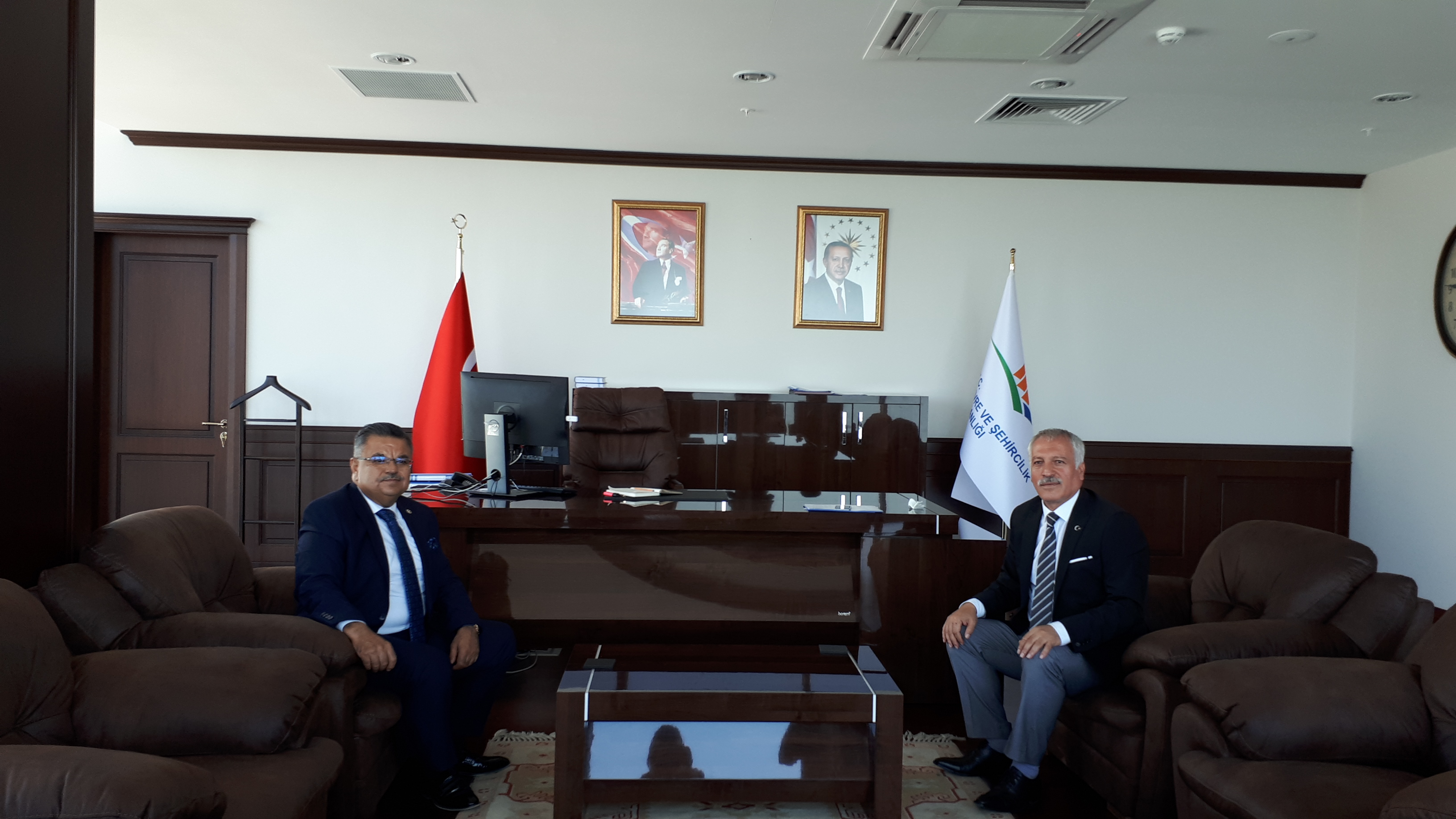 AK PARTİ YEREL YÖNETİMLER BAŞKAN YARDIMCISI VE AK PARTİ BİLECİK MİLLETVEKİLİ SELİM YAĞCI MÜDÜRLÜĞÜMÜZE NEZAKET ZİYARETİNDE BULUNDU