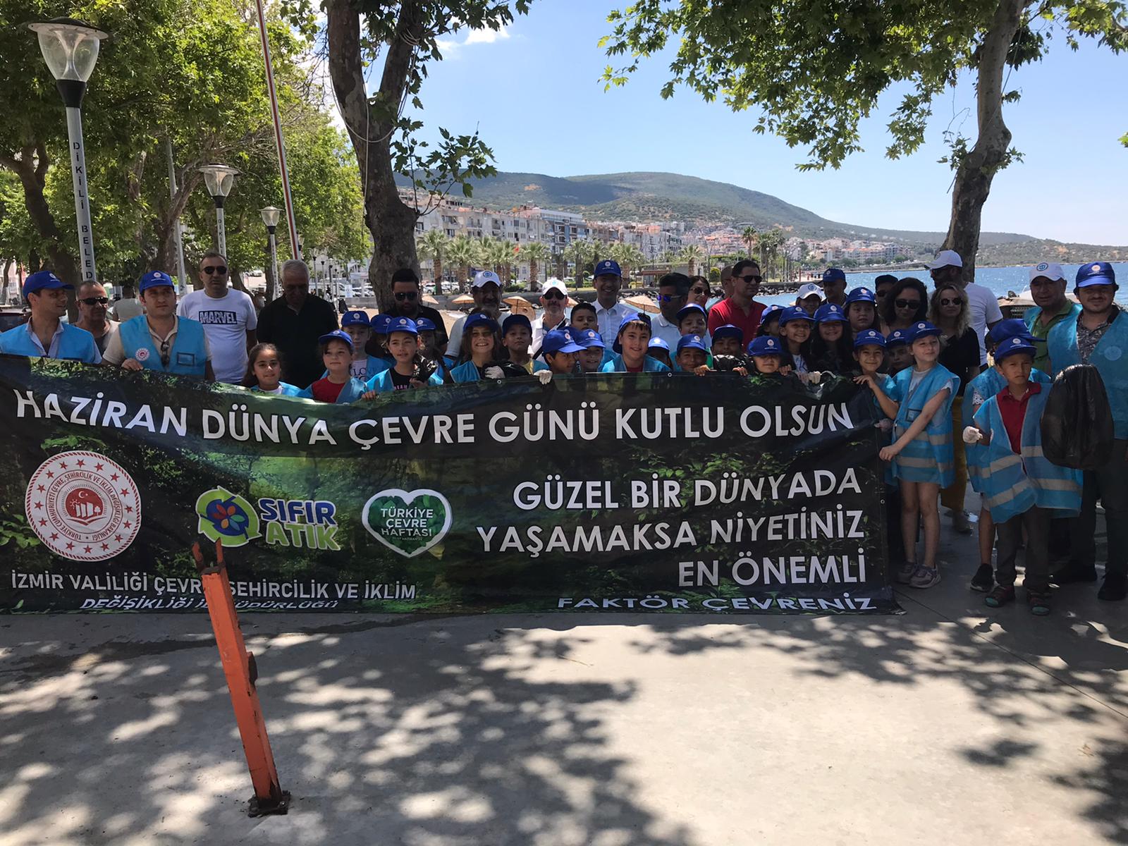 Dikili Balıkçı Barınağında Deniz ve Kıyı Temizliği Yapıldı