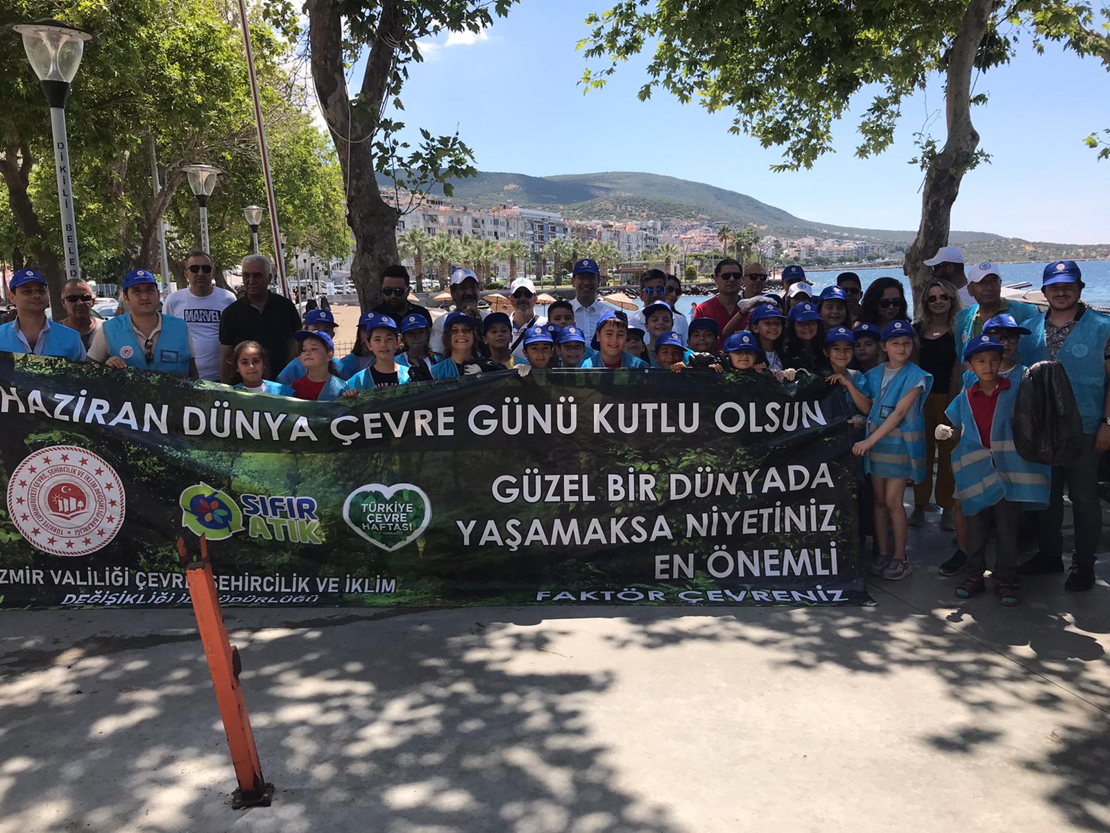 Dikili Balıkçı Barınağında Deniz ve Kıyı Temizliği Yapıldı