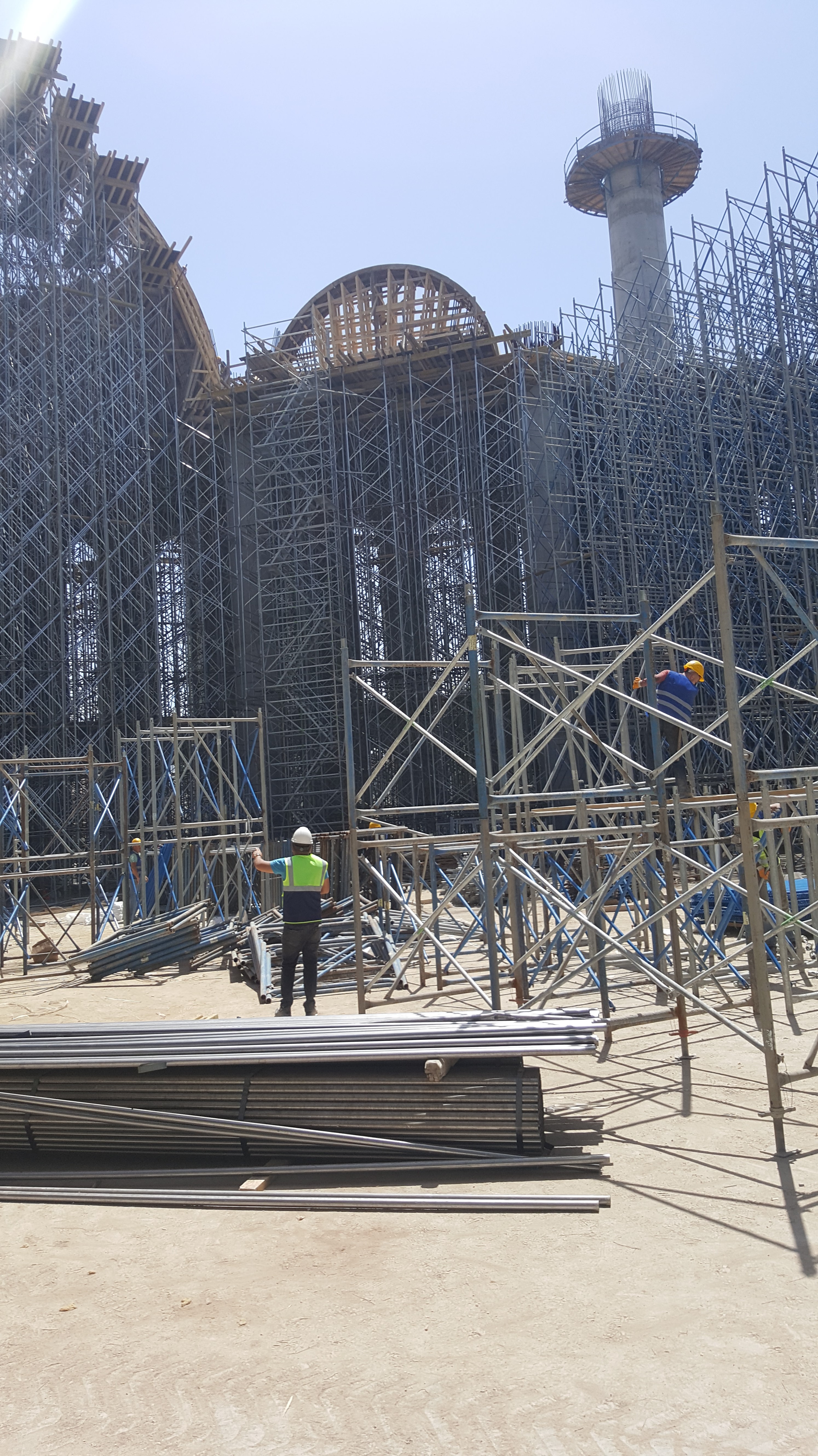 Ege Bölgesinin en büyük camisi olan Nevvar Salih İşgören Ulu Camii inşaatı, İl Müdürü Ömer ALBAYRAK ve ilgili kontrol teşkilatı tarafından denetlenmiştir.